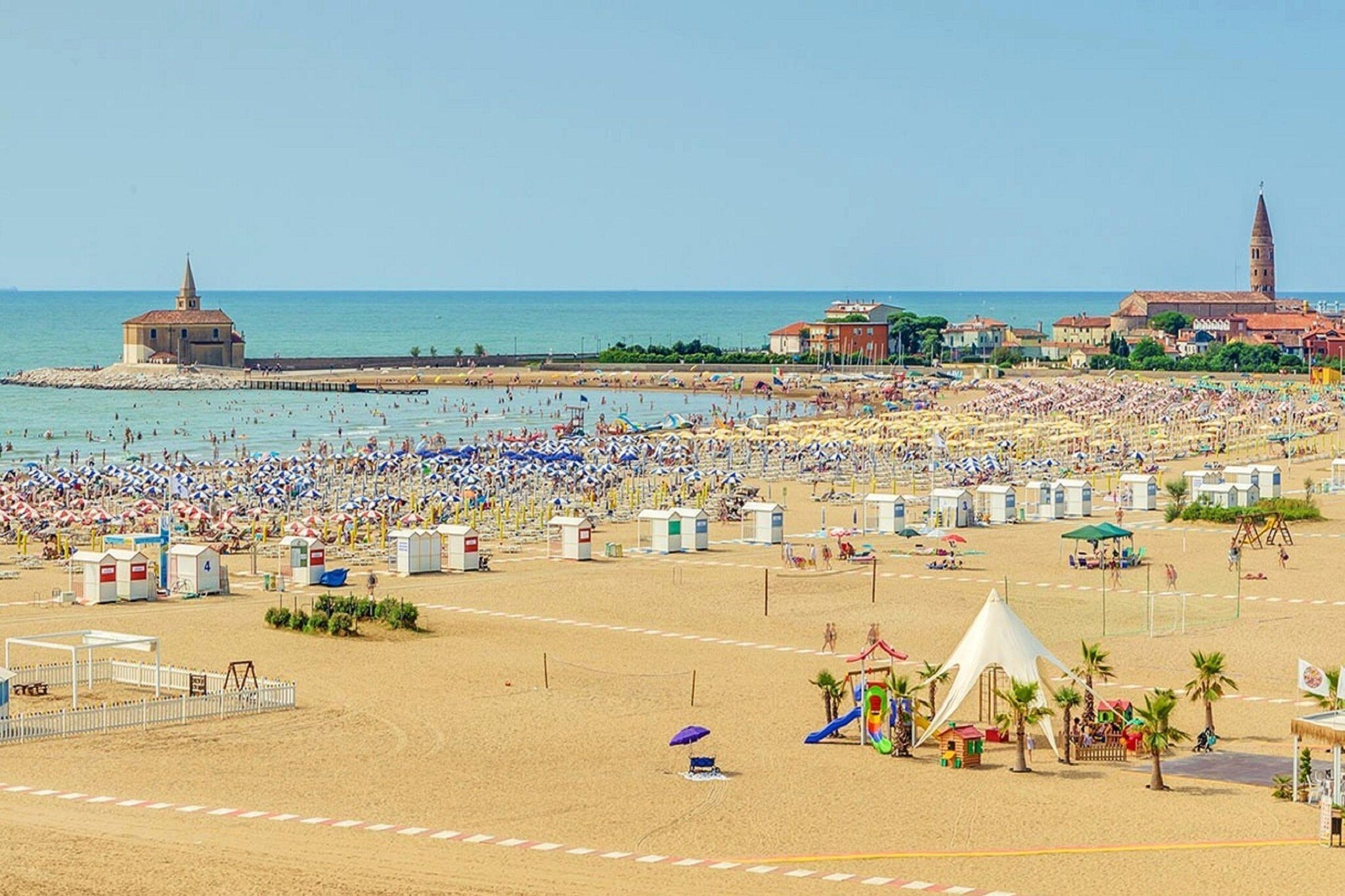 Apartment in Caorle near Beach & Pool