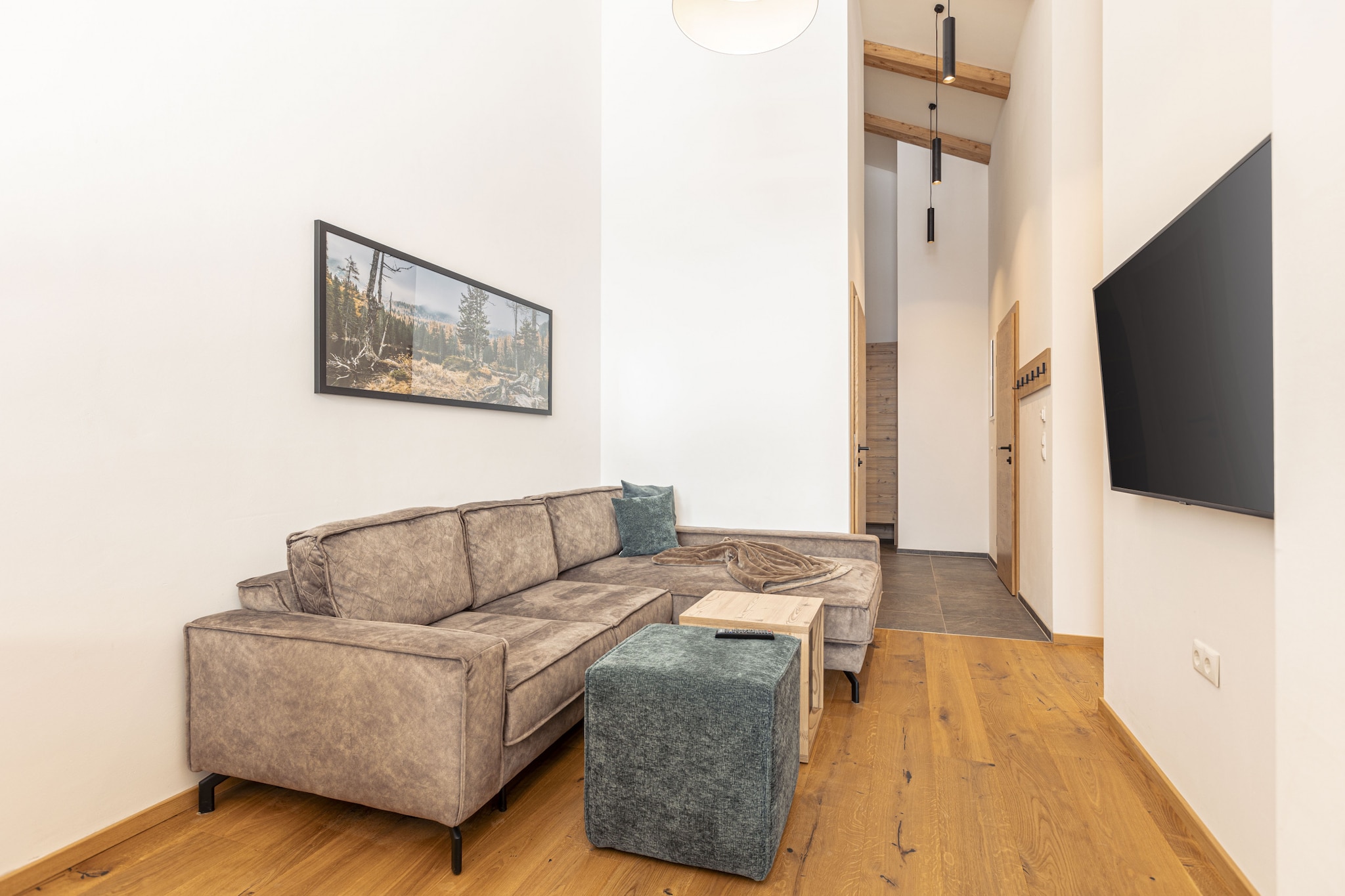 The spacious apartment at Carpe Solem Rauris offers 80-100 m² of comfortable living space for up to 8 guests. It features 3 bedrooms, 2 bathrooms with showers, and a separate WC in some units. Guests can enjoy a balcony or terrace with scenic views. The bedrooms are equipped with cozy double beds, and there's also a double sofa bed for additional sleeping space.

The open-plan kitchen is fully equipped with all the essentials, including cookware, a ceramic cooktop, oven, dishwasher, refrigerator with freezer, toaster, kettle, and coffee machine. A small starter kit with dishwashing tabs, detergent, sponge, trash bags, and cleaning cloths is provided upon arrival.  The apartment also includes free Wi-Fi and satellite TV. The decor is unique to each apartment, and pets are welcome upon request (for an additional fee).

Located in the beautiful Rauris Valley in the Nationalpark Hohe Tauern, the property offers convenient access to skiing and outdoor adventures. Situated directly at the Rauriser Hochalmbahnen cable car station, the apartment provides easy access to the ski slopes. Guests can relax in the 1,000 m² wellness area with an indoor pool, panoramic saunas, and an alpine rooftop garden. The Nationalpark Sommercard (May-Oct) and Nationalpark Wintercard (Dec-April) are included, along with access to Restaurant Albert, a ski school, ski rental, and a sports shop.