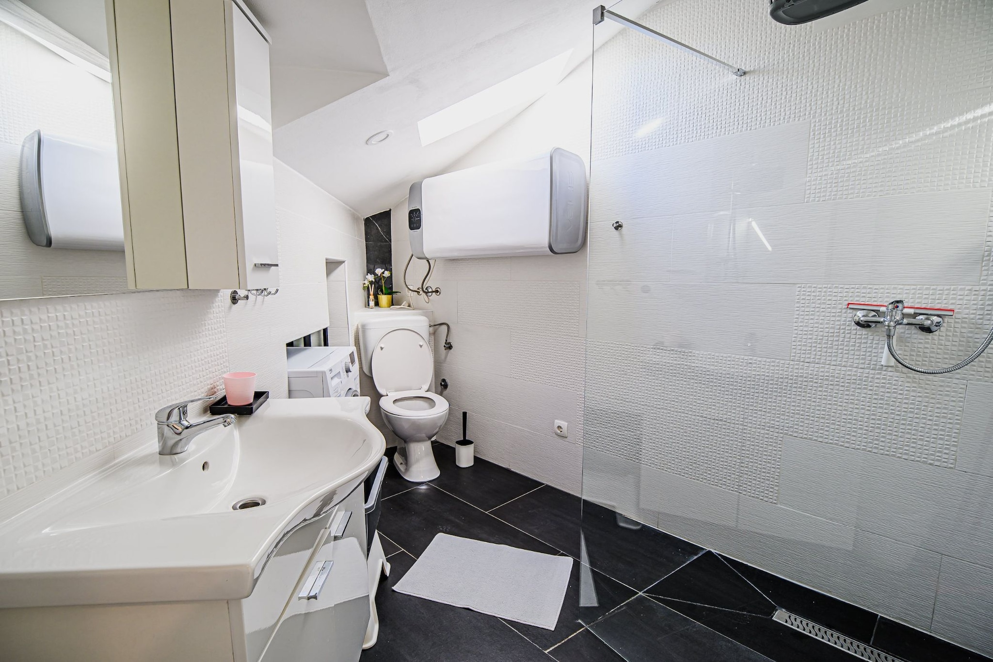 Sleek and Stylish Umag Apartments with Sea View - Two Bedroom Apartment with Terrace (owner 2)-Bathroom