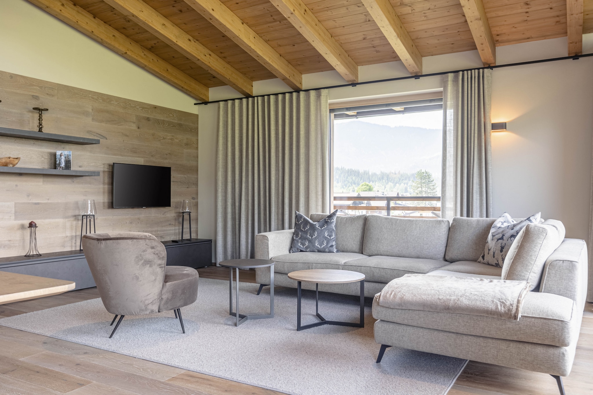 The luxurious penthouse, with 146 m² of living space, comfortably accommodates up to 6 guests. It features 3 bedrooms with double beds, 2 bathrooms with showers, and a spacious 21 m² terrace. Enjoy relaxing moments in your private infrared sauna while taking in the stunning views of the Hohe Salve mountain. The open-plan kitchen is fully equipped with all necessary cookware and utensils, including a ceramic hob, oven, dishwasher, fridge with freezer, toaster, kettle, and a filter coffee machine. A small starter kit with dishwashing tabs, dishwashing liquid (sample), sponge, trash bags, cleaning, and dish towels will be provided upon arrival.
Free WiFi and satellite TV are available for your entertainment. A designated parking space in the underground garage is provided for your convenience during your stay. Each apartment is individually decorated, with photos serving as examples of the distinctive style.
This chalet in Westendorf is located in the Brixental Valley of the Kitzbühel Alps, just 400 meters from the Alpenrosenbahn ski lift and 1 km from the Kitzbüheler Alpen Westendorf golf course. The property also includes a guest card for local discounts and free access to many regional attractions.