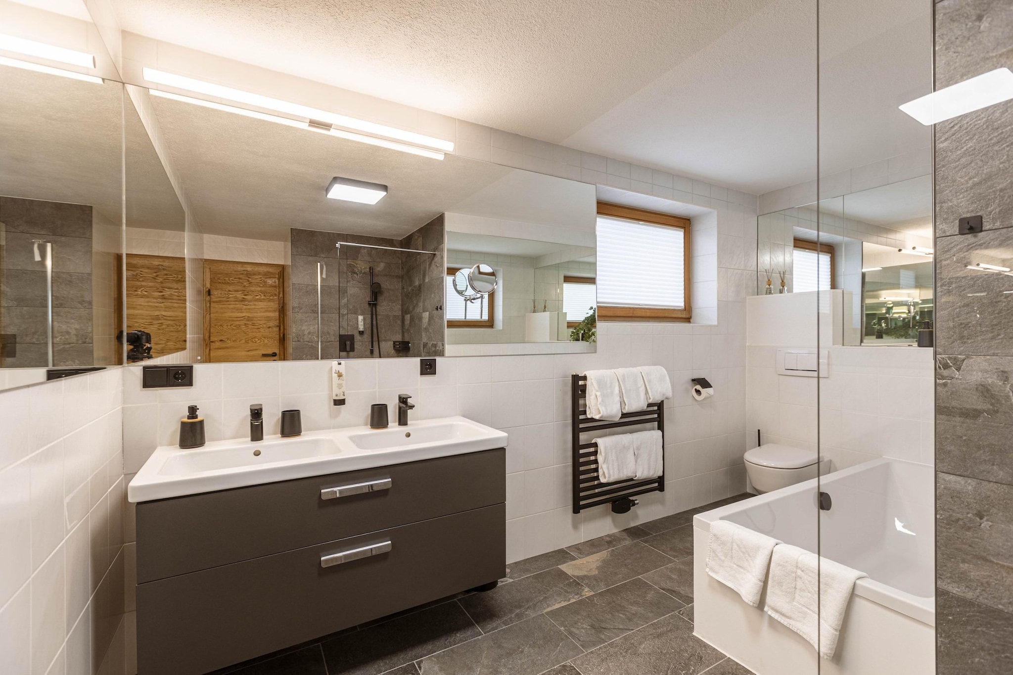 Zugspitz Suites Lermoos 6-Badkamer