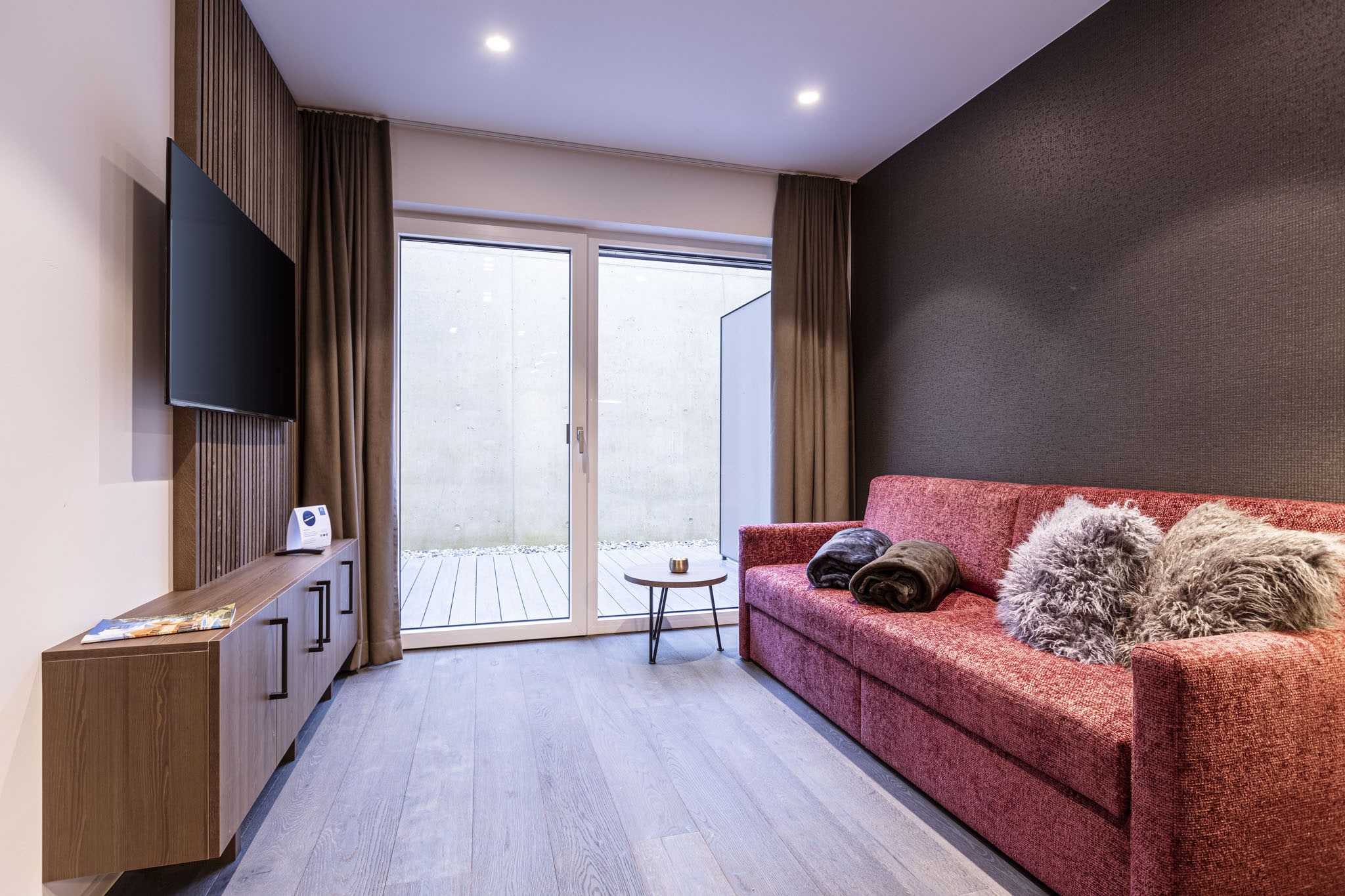 This apartment comfortably accommodates up to 4 guests. It features a bedroom, two bathrooms with showers and WCs (hairdryer provided), a kitchenette, and a balcony/terrace. Rest peacefully in the comfortable double bed, while the spacious 29mÂ² living and dining area offers a double sofa bed for two additional guests. 

Guests can enjoy free Wi-Fi at Brixental Suites Hopfgarten.  The Brixental Suites Hopfgarten offer apartments in Hopfgarten im Brixental, Tyrol, located directly on the piste (Ski-in/Ski-out). The property is just a few meters from the Hohe Salve valley station and includes the KitzbÃ¼heler Alpen guest card. A free underground parking space is also available for guests.

The fully equipped kitchenette includes all necessary utensils, a ceramic cooktop, oven, refrigerator with freezer compartment, and dishwasher, along with a toaster, kettle, and Nespresso coffee machine. Upon arrival, a small starter kit with dishwashing tabs, detergent (20ml), a sponge, trash bags, and cleaning and dish towels is provided.