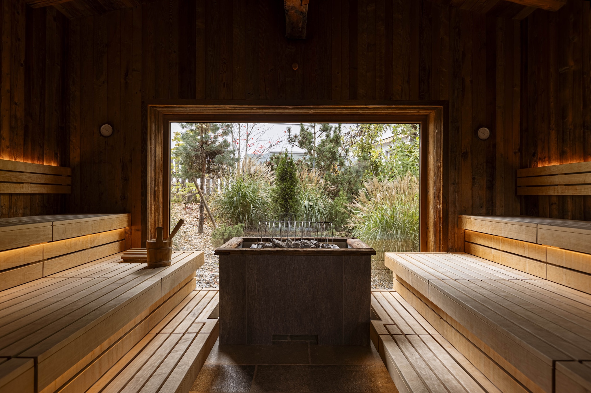 Elevator, Living room(double sofa bed, TV), Kitchen(electric kettle, toaster, cooker(4 ring stoves, ceramic), coffee machine(cups), microwave, dishwasher, fridge(+ freezer), dishes and cutlery), bedroom(double bed), bedroom(double bed), bathroom(shower), bathroom(shower), Internet access, balcony or terrace, garden, garden furniture, parking, hairdryer