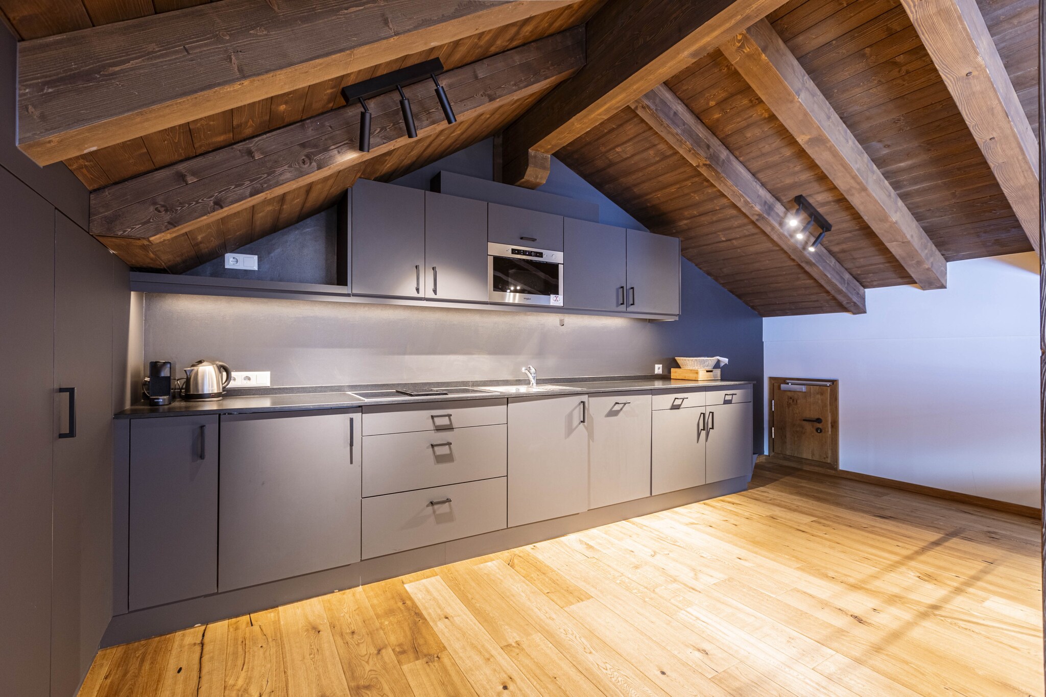 Elevator, Living room(double sofa bed, TV), Kitchen(electric kettle, toaster, cooker(4 ring stoves, ceramic), coffee machine(cups), microwave, dishwasher, fridge(+ freezer), dishes and cutlery), bedroom(double bed), bedroom(double bed), bedroom(double bed), bathroom(shower), bathroom(shower), bathroom(shower), Internet access, balcony or terrace, garden furniture, parking, hairdryer