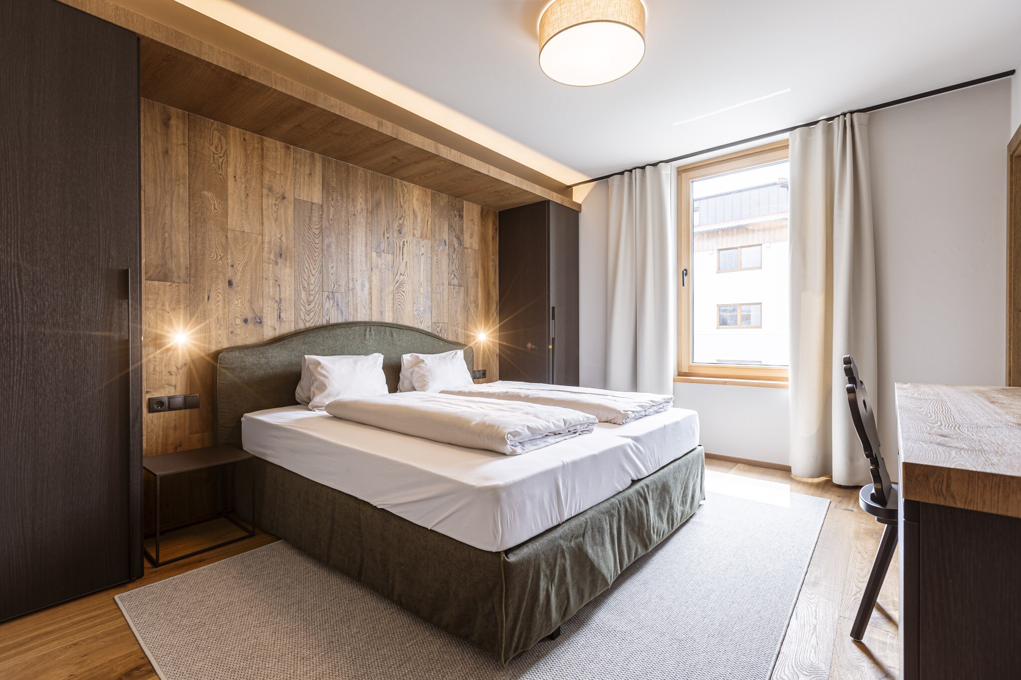 Living room(TV, dining table, seating area), Kitchen(electric kettle, toaster, coffee machine, oven, dishwasher, fridge-freezer), bedroom(double bed), bedroom(double bed), bathroom(shower), bathroom(shower), Internet access, infrared sauna, toilet, terrace, parking, hairdryer