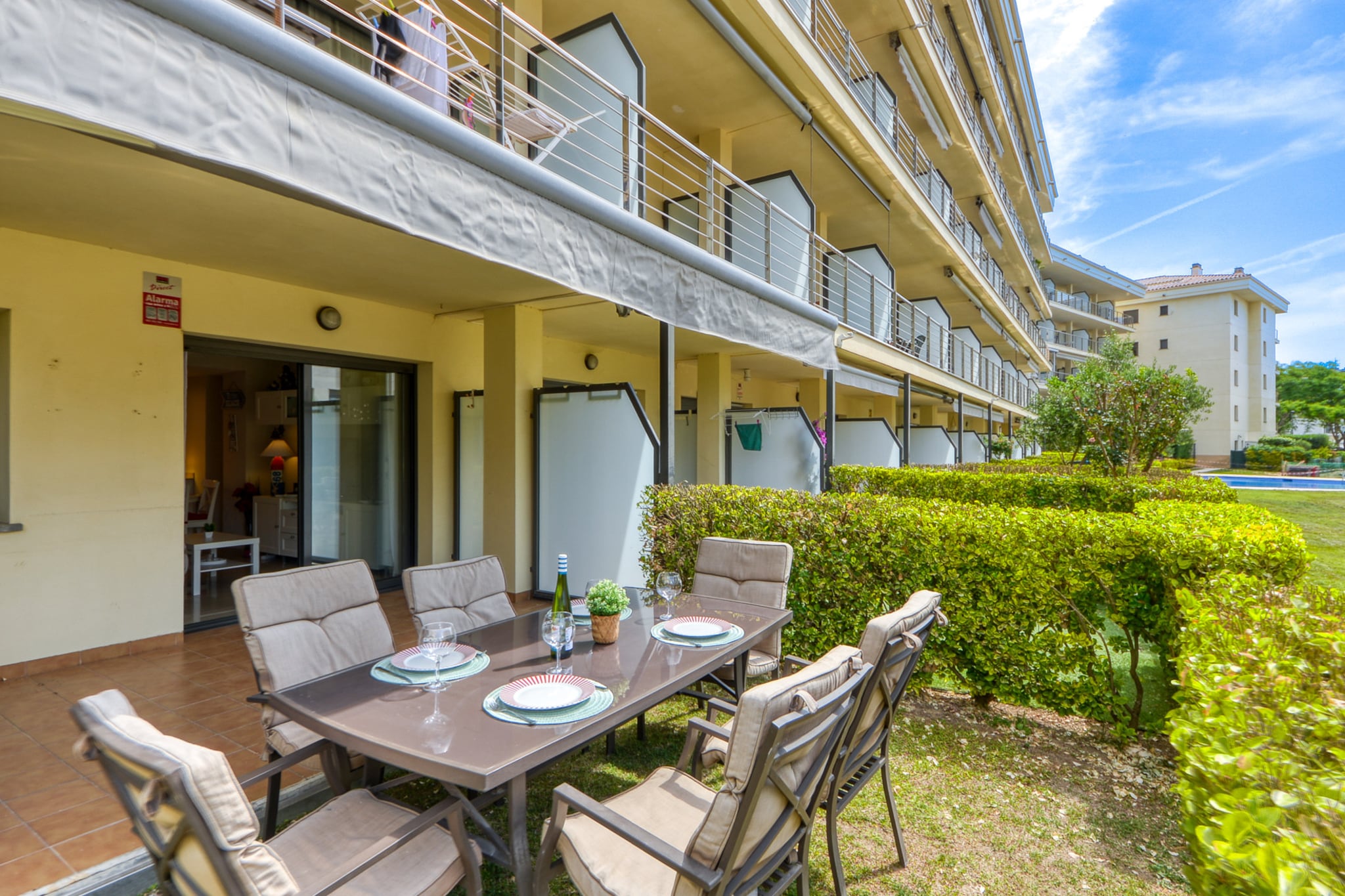 MILENI 2 4 Bjs 2 Roses-Terrasbalkon