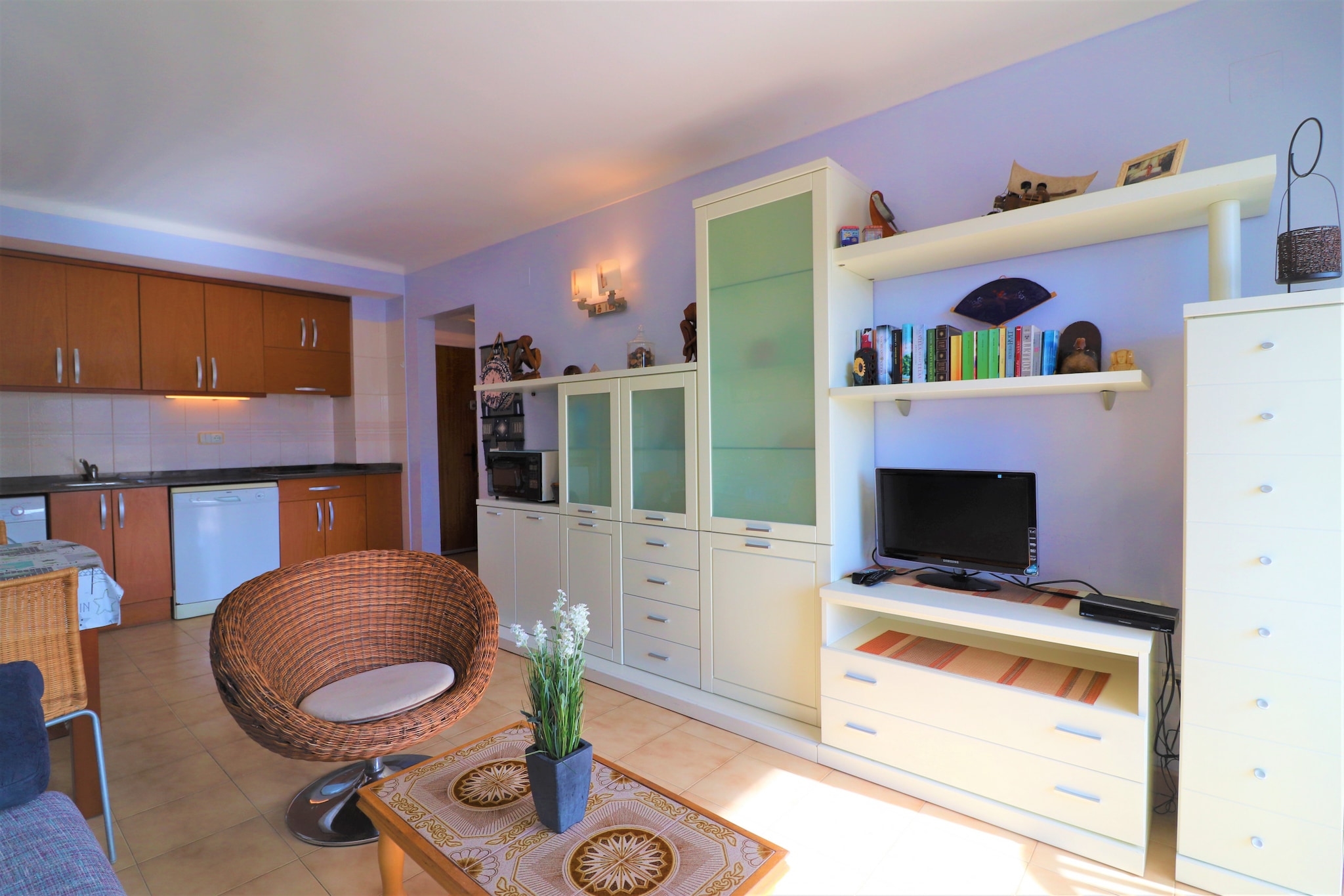DELTA 4 2 Roses-Living room