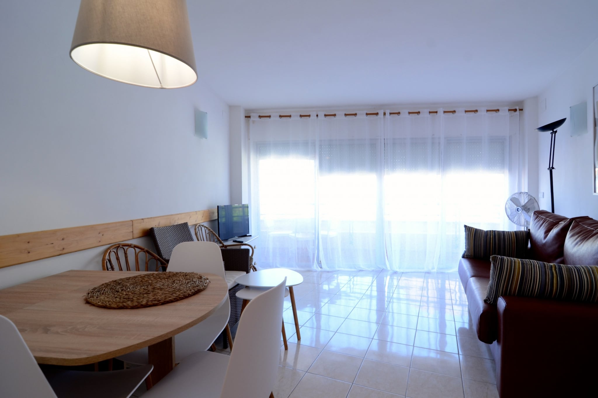 MEDES PARK I 2-1-Living room