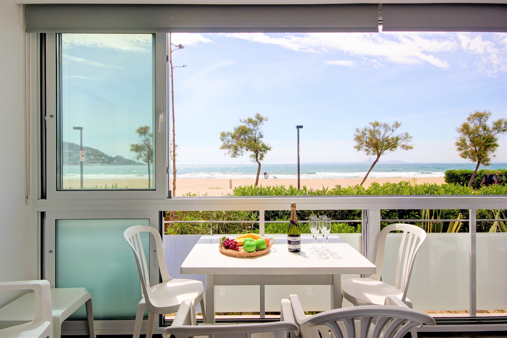 RESIDENCE DE LA PLAGE BJS 3 Roses-Terrace balcony
