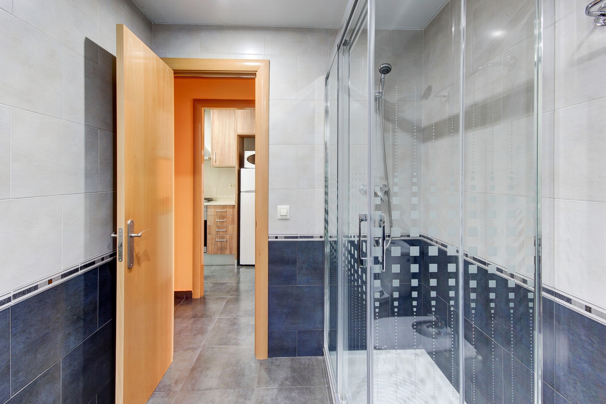 RESIDENCE DE LA PLAGE BJS 3 Roses-Bathroom