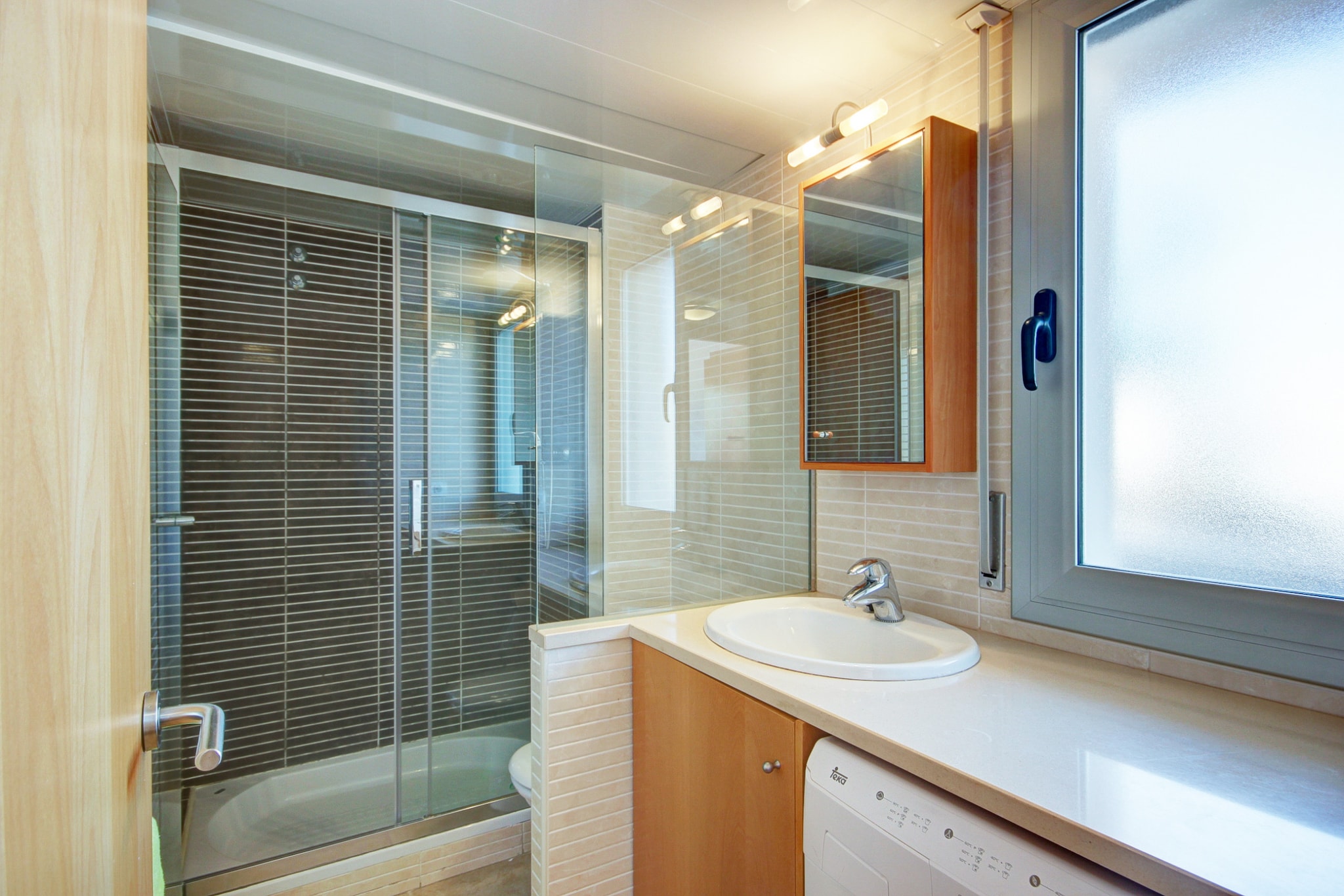 MARINES MESTRAL Bjs 8 Roses-Bathroom