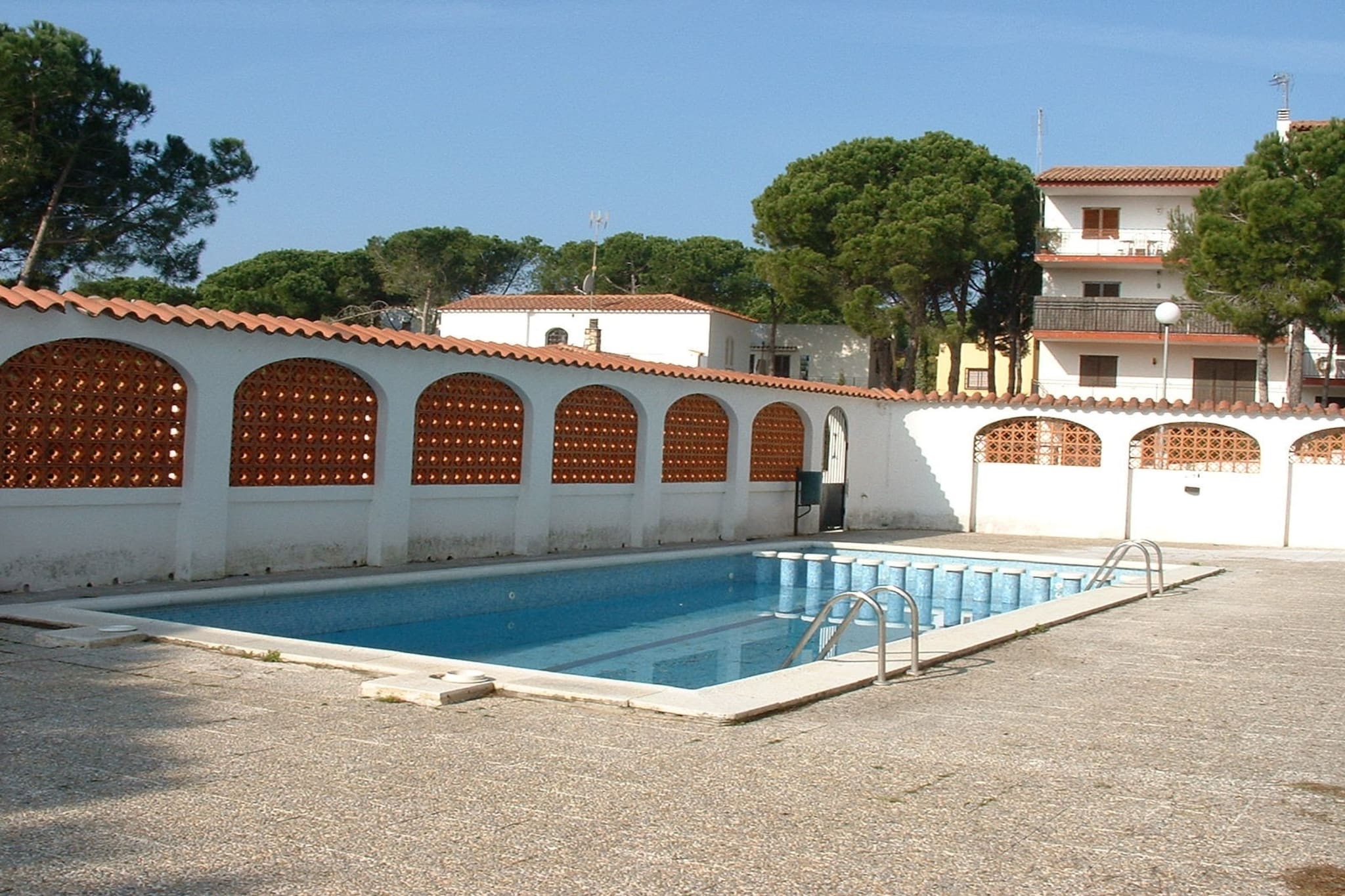 MONTGO PARK 06-Pool