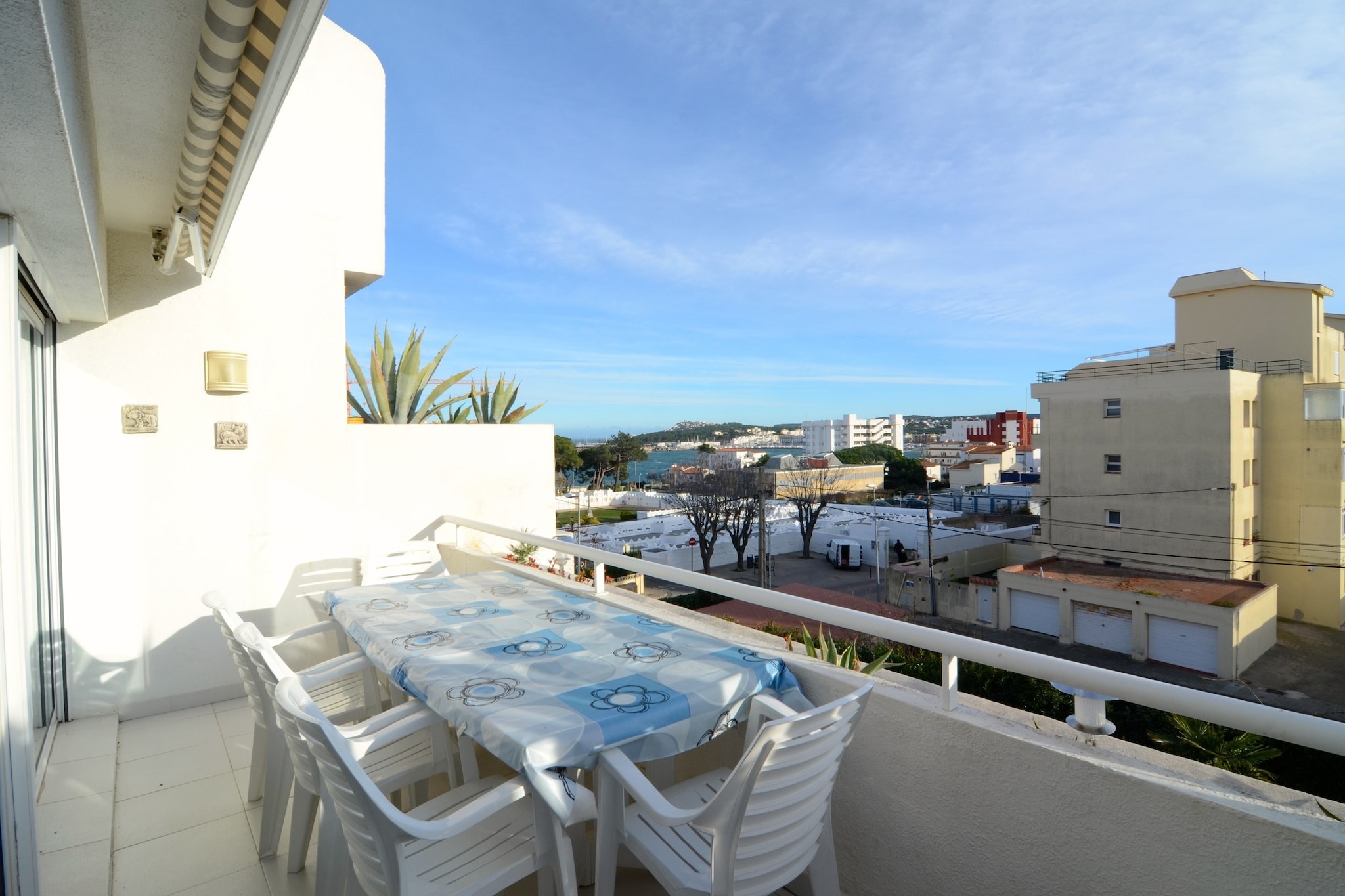 CARAVEL·LES-Terrace