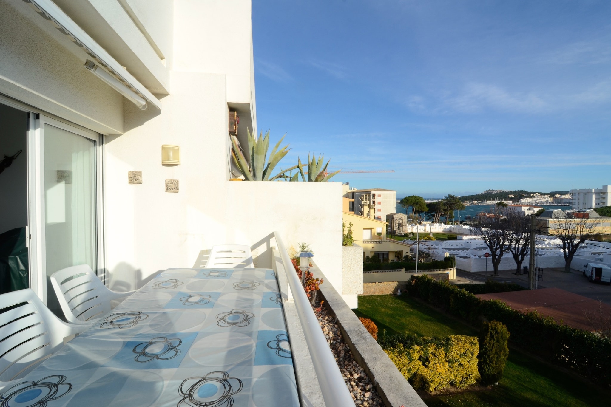 CARAVEL·LES-Outdoor