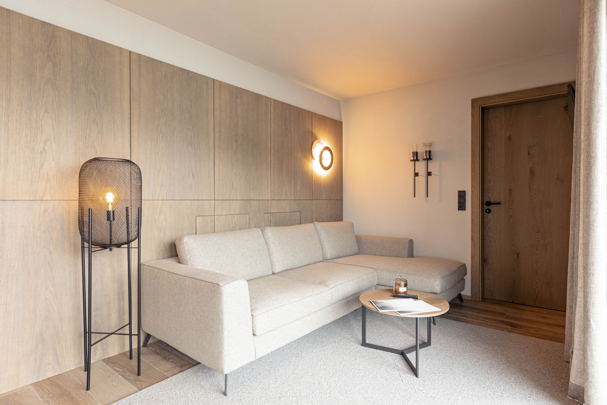 The apartment with mountain views offers 77 m² of space for up to 4 people. It features 1 bedroom with a double bed, 1 bedroom with 2 single beds, 2 bathrooms with showers, and a spacious 60 m² terrace. The open kitchen in this Superior apartment is fully equipped with all the essentials: utensils and cookware, a ceramic hob, oven, dishwasher, fridge with freezer, toaster, kettle, and a filter coffee machine. A small starter kit, including dishwashing tabs, dishwashing liquid (sample), sponge, trash bags, cleaning cloths, and a dish towel, is provided upon your arrival.

The apartment is located in Westendorf, Brixental, Kitzbühel Alps, Tirol. The Alpenrosenbahn ski lift is only 400 meters away, and the Kitzbüheler Alpen Westendorf golf course is 1 km from the property. The guest card is included, offering various local discounts, and a free underground parking space is available.

Free Wi-Fi and satellite TV are available. Your car will be securely parked during your stay in the designated underground parking space.
