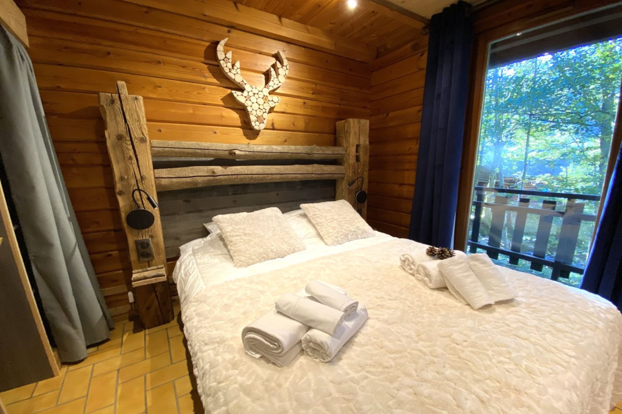 LE RENNE  Chalet en bois au calme avec SPA Jacuzzi-Slaapkamer