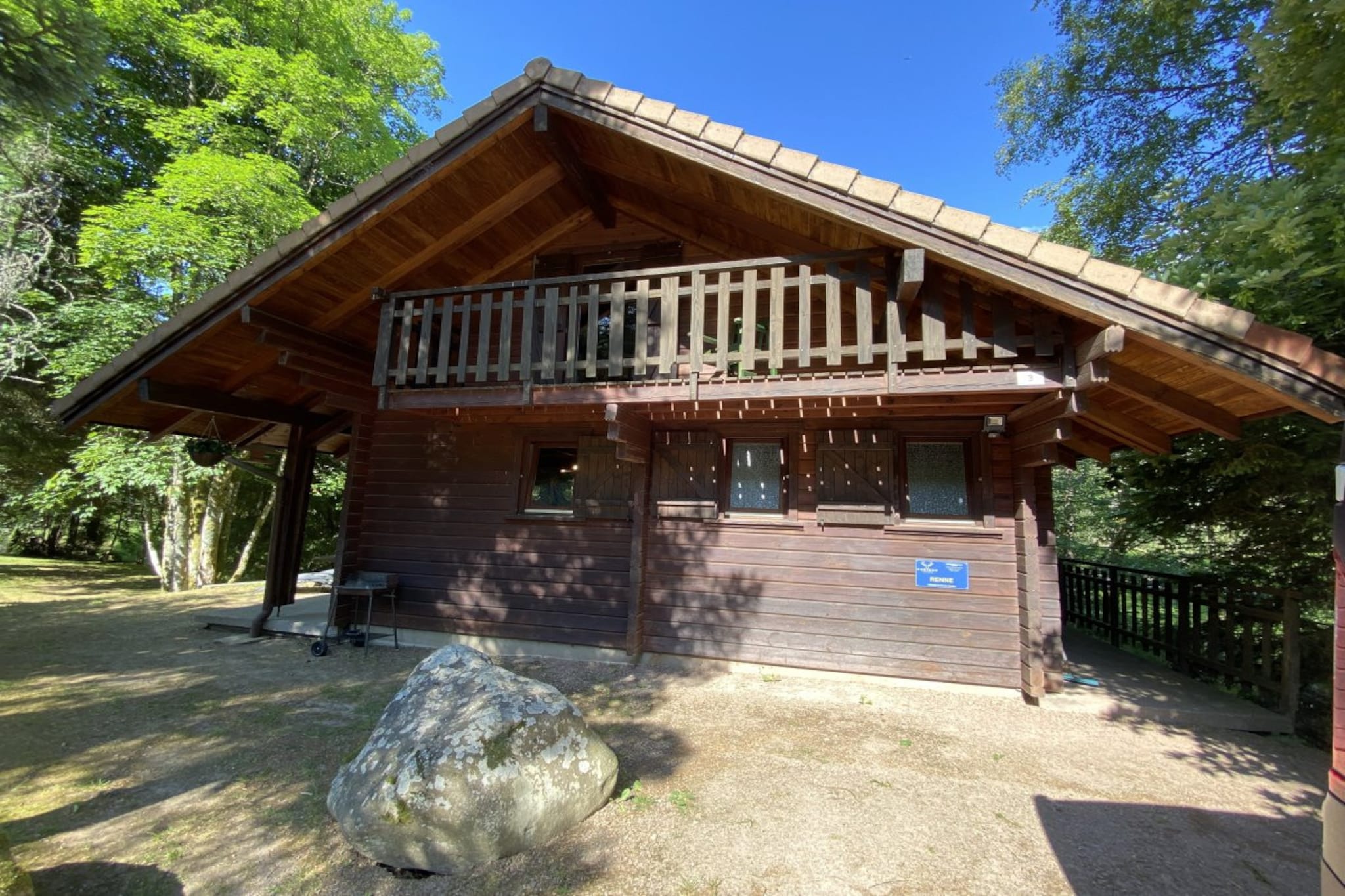 LE RENNE  Chalet en bois au calme avec SPA Jacuzzi-Buitenlucht