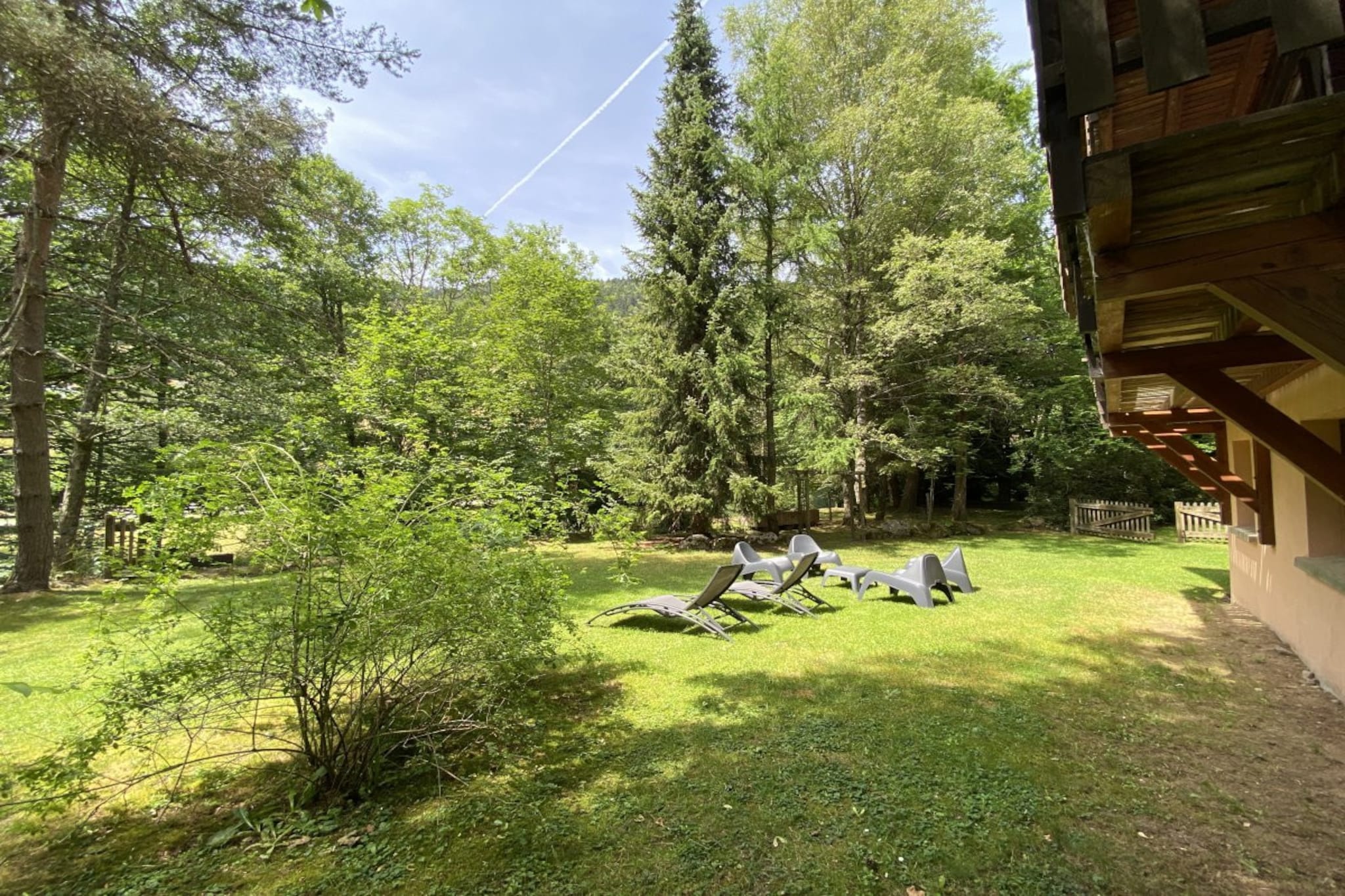 LE GRIZZLY Chalet en bois au calme-Buitenlucht