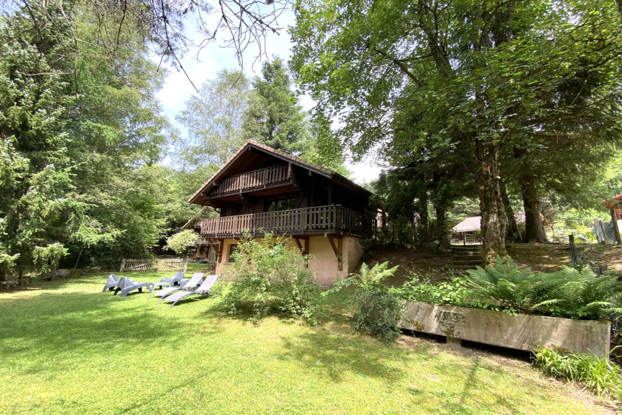 LE GRIZZLY Chalet en bois au calme-Buitenlucht