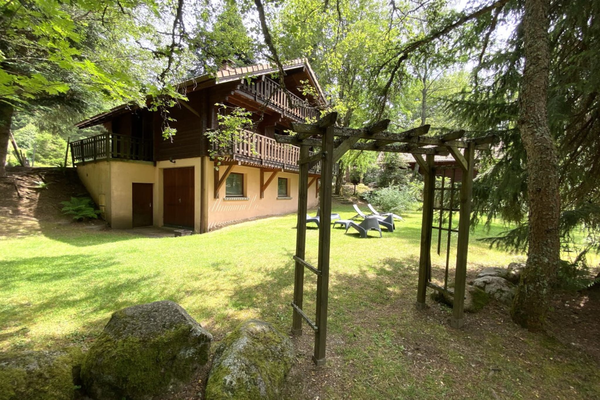 LE GRIZZLY Chalet en bois au calme-Buitenlucht