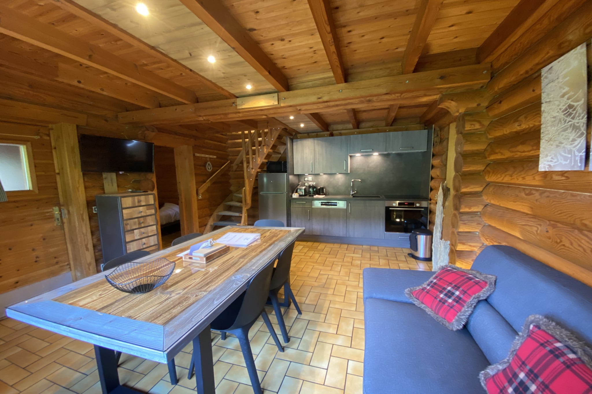 LE GRAND CERF  Chalet en rondins avec SPA Jacuzzi-Woonkamer