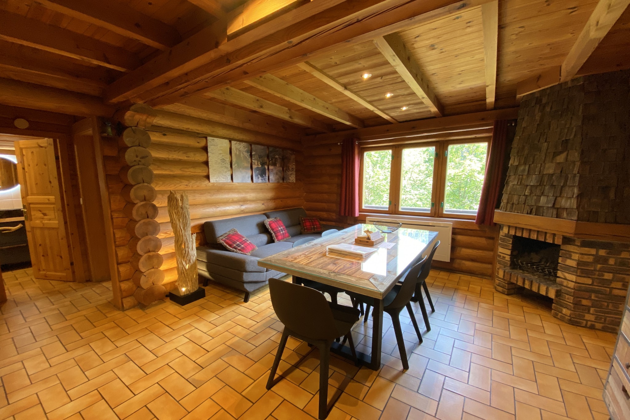 LE GRAND CERF  Chalet en rondins avec SPA Jacuzzi-Woonkamer