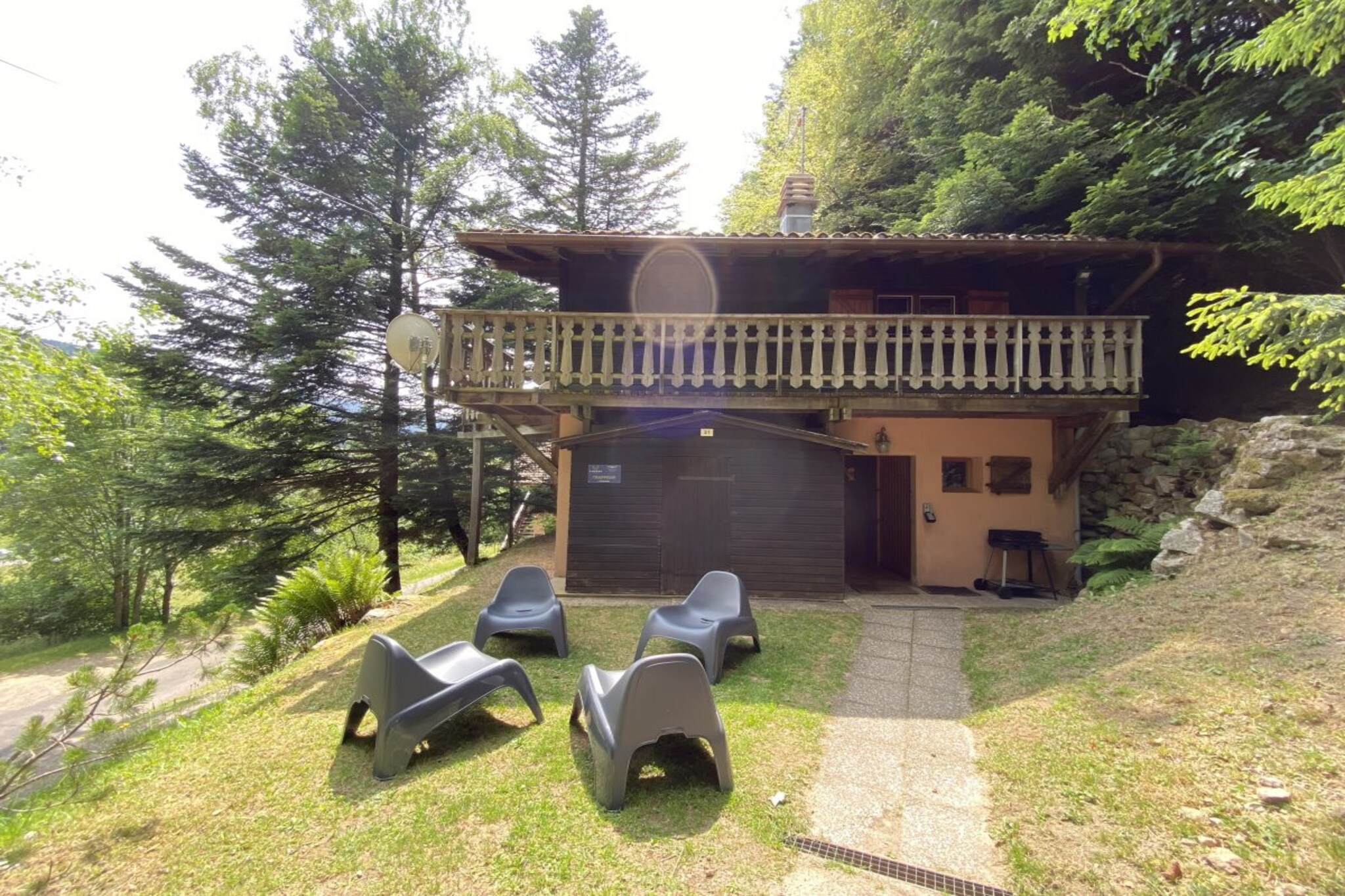 LE TRAPPEUR  Chalet en bois vue montagne-Buitenlucht