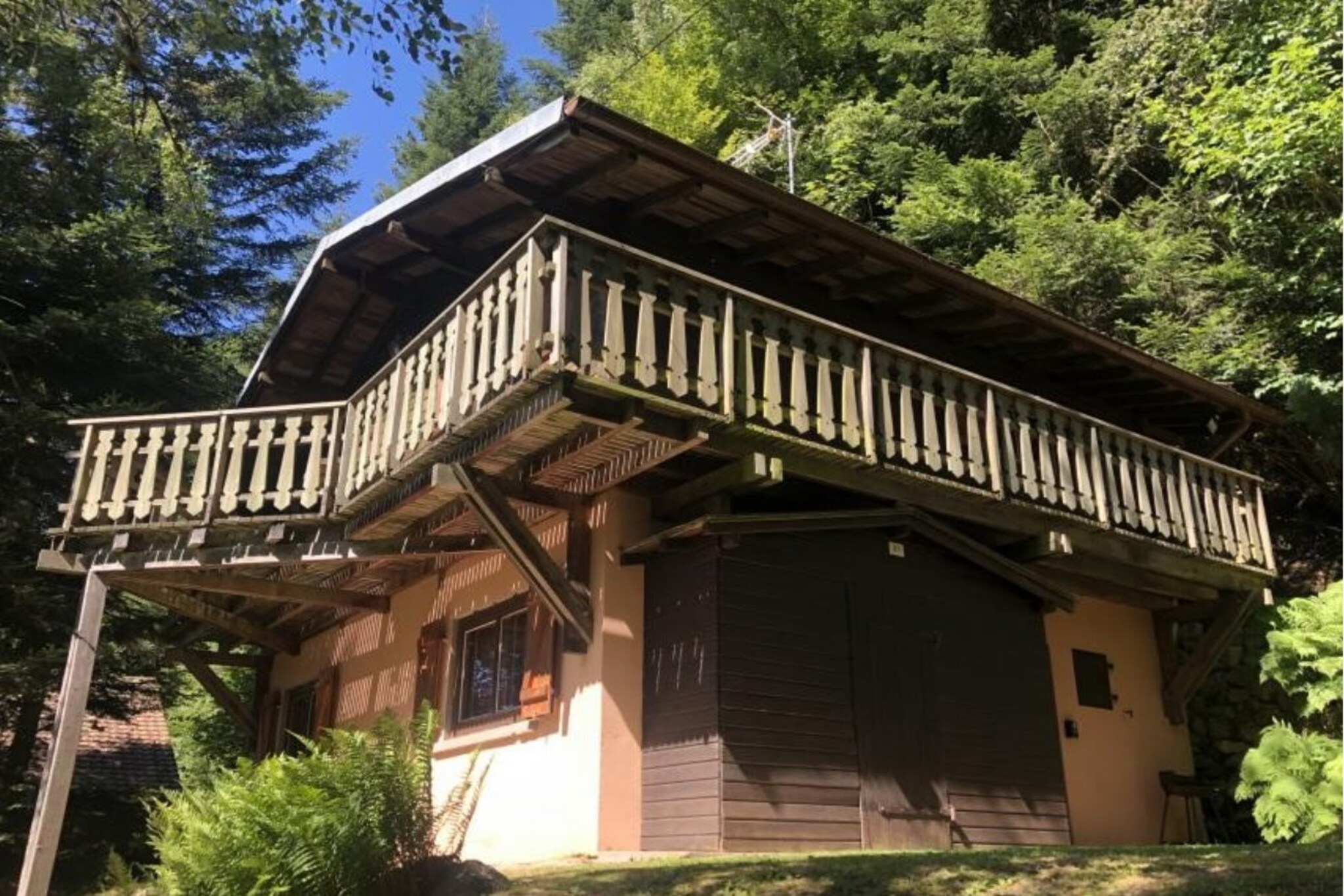 LE TRAPPEUR  Chalet en bois vue montagne-Buitenlucht