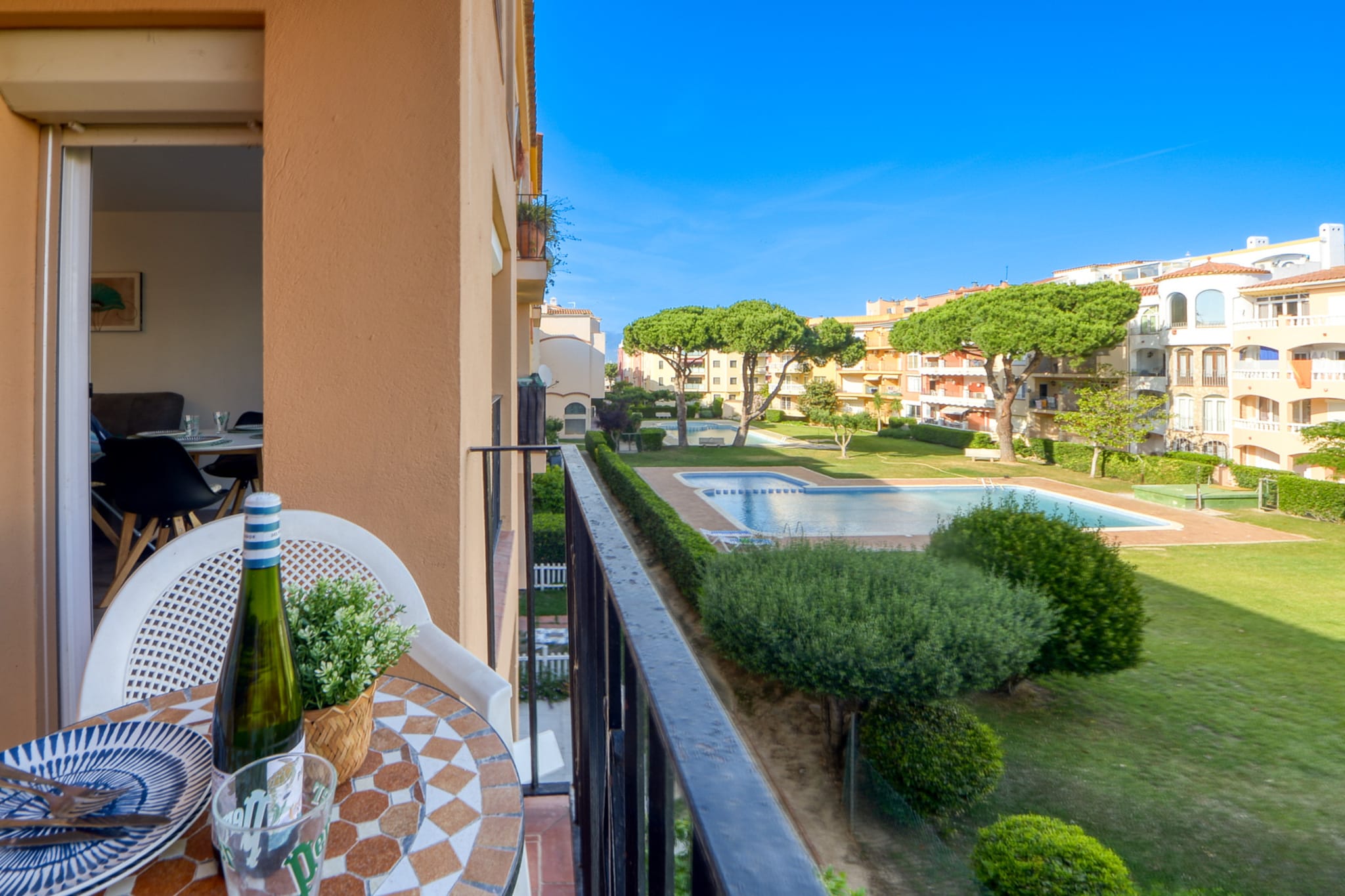 GRAN RESERVA FLORES 4 1 66 Empuriabrava- Barneda-Gebiete Sommer 1 km