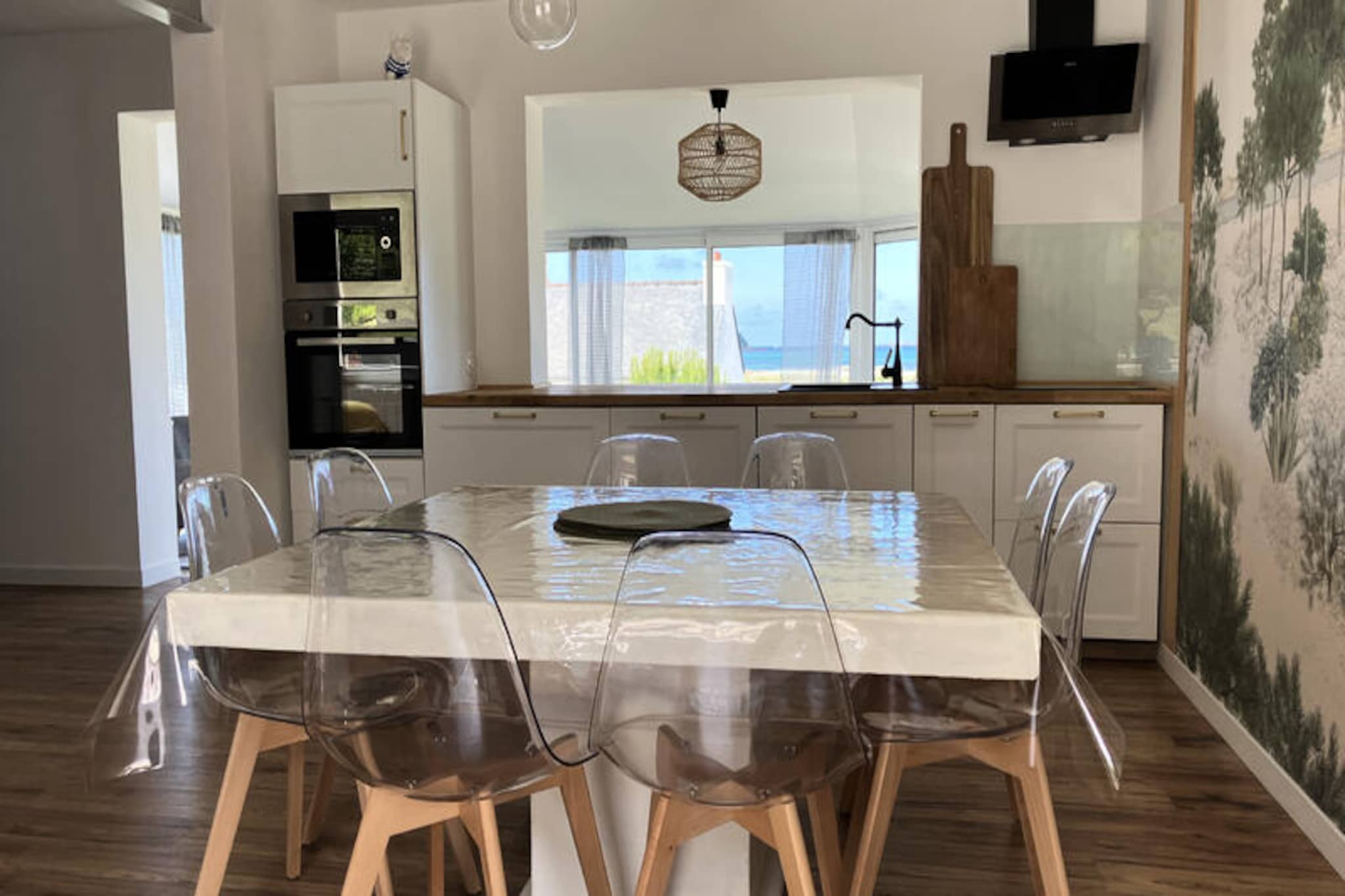 Are you looking for a charming house for your vacation? Discover our magnificent house renovated in 2024, offering 3 bedrooms and 3 bathrooms, accommodating up to 8 people. A few steps from the port of Perros-Guirec and its shops, you will enjoy the convenience and beauty of the region without the need for a car.

Stroll along the hiking trails that start right in front of the house and marvel at the stunning views of the sea and islands. For your moments of relaxation, a spa in the garden and a sauna are at your disposal.

The house offers all modern comforts with quality bedding for restful nights and a very well-equipped kitchen, including a Nespresso coffee machine. You will also appreciate the washing machine and the barbecue for outdoor meals.

Private parking can accommodate up to 3 cars. Don't miss the opportunity to experience an unforgettable vacation in our house with sea view.
