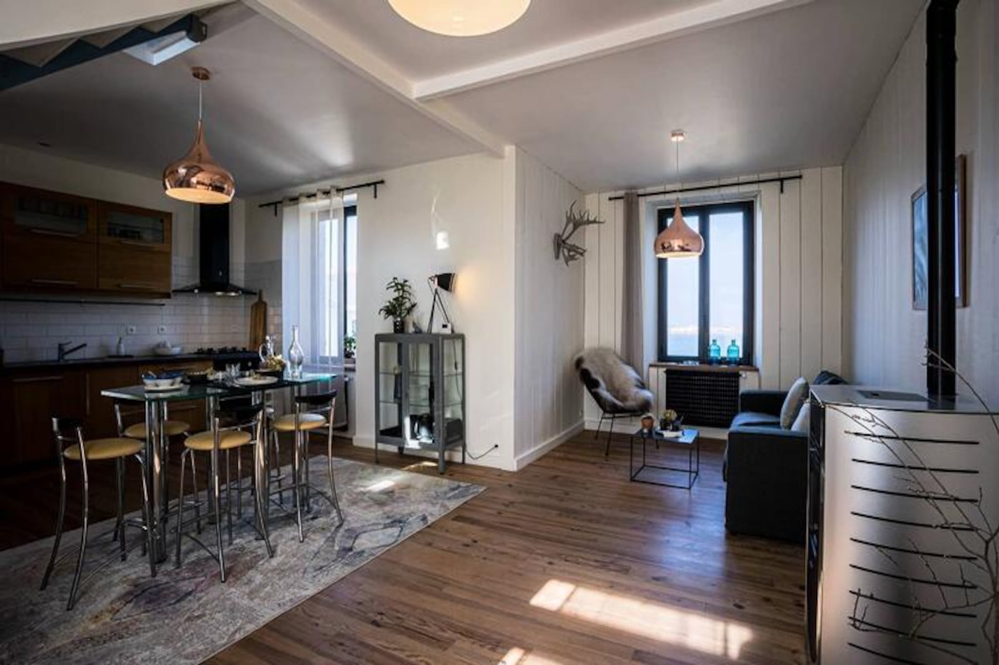 Swimming, fishing on foot, longcoast, kayaking and the sailing school nearby... come and enjoy the benefits of Brittany.

Welcome to the privileged setting of this waterfront villa with its breathtaking and panoramic sea view over the bay of Port Blanc. The hiking trail in front of the house will allow you to discover on foot the nearby beaches as well as the picturesque landscapes of Granite Rose.

This Breton house has all the comforts

Swimming, fishing on foot, longcoast, kayaking and the sailing school nearby... come and enjoy the benefits of Brittany in front of the house.

Welcome to the privileged setting of this waterfront villa with its breathtaking and panoramic sea view over the bay of Port Blanc. The hiking trail in front of the house will allow you to discover on foot the nearby beaches as well as the picturesque landscapes of Granite Rose.

This Breton house has all the comfort and equipment necessary for a vacation with family or friends and can accommodate up to 5 travelers. - 
Composed of 2 bedrooms, bathroom, spacious and pleasant living room including a fitted and equipped kitchen, a dining area and a living room.

The wood stove will be very appreciated in winter when you return from your hikes that you can do from the house

We draw your attention to the difficult access to the house. Ask us if you have any doubts about access.

Parking is in a free car park near the house (20m). 

Find local shops, farm markets and our local producers 5 minutes by car from the house. For lovers of old stones and heritage, a stroll in the small characterful town of Tréguier is a must. 

A private concierge service is also at your disposal during your stay. Delivery of meals, bicycles and shopping before your arrival possible upon reservation. Massages at home, theme evening (e.g. pancake evening or evening 

A deposit of €800 will be required upon entry to the premises.

The cleaning fee of €100 will be expected.
