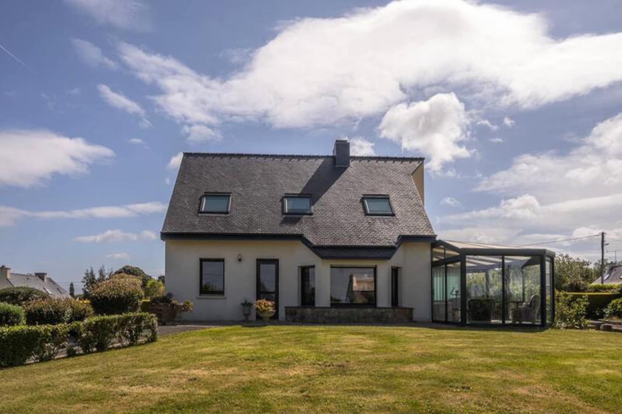 BUGUELES - Sea View. Pretty house to rent for holidays in Brittany. This house has all the comfort and equipment necessary for a vacation with family or friends and can accommodate up to 8 travelers thanks to its 4 bedrooms. 
The wood stove will be very appreciated in winter when you return from your hikes that you can take from the house.

Find local shops, farm markets and our local producers 5 minutes by car from the house. For

BUGUELES - Sea view, the sea on foot. This house has all the comfort and equipment necessary for a vacation with family or friends and can accommodate up to 8 travelers thanks to its 4 bedrooms. 
The wood stove will be very appreciated in winter when you return from your hikes that you can take from the house. 


Find local shops, farm markets and our local producers 5 minutes by car from the house. For lovers of old stones and heritage, a stroll in the small characterful town of Tréguier is a must.

Swimming, fishing, coastal walking, kayaking and the nearby sailing school... come and enjoy the benefits of Brittany.

THIS PROPERTY OFFERS:

DETAILS OF ROOMS, BEDS and BATHROOMS: 
4 bedrooms for 8 people
- bedroom 1: 1 double bed 160 (ground floor) 
- bedroom 2: 1 double bed 140 (floor) 
- bedroom 3: 2 single beds 90 (floor) 
- bedroom 4: 1 double bed 140 (floor) 

- bathroom and separate toilet on the ground floor
- bathroom and separate toilet upstairs
- 1 office in bedroom 4
- veranda.

EXTERIORS / LEISURE EQUIPMENT: 
- Boules alley 
- the pellinec garden accessible 10 minutes on foot at low tide
- Barbecue, garden furniture, deckchair
- TREGUIER and its Wednesday market 10 minutes by car.
- PENVENAN: Bakery, shops 5 by car.
- Very quiet residential area
- Parking is on the property
- fireplace in the living room and the veranda will be very appreciated in winter

NOTE: 
- A deposit of €1,500 will be required upon entry to the premises.
- Internet connection
- Possibility of renting bicycles.
- Possibility of ordering a shopping list for your arrival.
- Pets accepted after validated request.
- The cleaning fee of €150 will be expected.
- Linen and towels option €10/person or €15/person beds made


A private concierge service is also at your disposal during your stay. Delivery of meals, bicycles and shopping before your arrival possible upon reservation. Massages at home, theme evenings (e.g. pancake evenings or birthday evenings), suggestion and reservation of activities are also possible.
