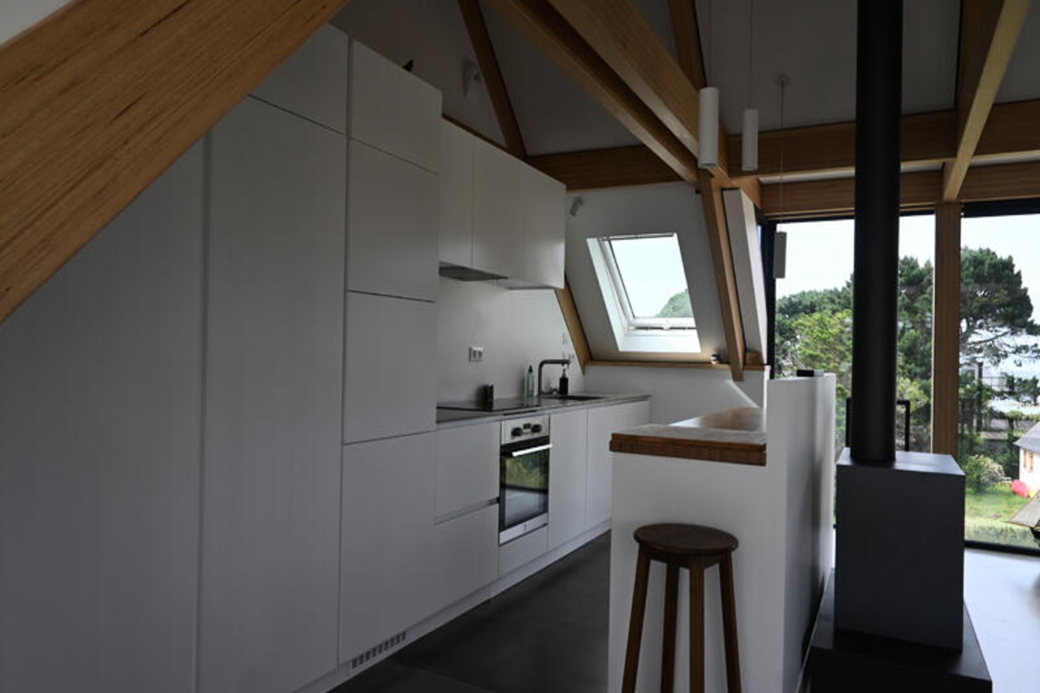 PORT BLANC, rental of an exceptional contemporary villa for 8/10 people, a stone's throw from Dunes beach and a magnificent view of the sea.

Omnipresent, the panoramic sea view captivates the eye throughout the day and amazes you in the evening at sunset. Thanks to the omnipresence of its bay windows, you always have the impression of being in direct contact with the sea.

With its 200 m2, this villa with modern materials and refined decoration will offer you space and light.

PORT BLANC, rental of an exceptional contemporary villa for 8/10 people, a stone's throw from Dunes beach and a magnificent view of the sea.

Omnipresent, the panoramic sea view captivates the eye throughout the day and amazes you in the evening at sunset. Thanks to the omnipresence of its bay windows, you always have the impression of being in direct contact with the sea.

With its 200 m2, this villa with modern materials and refined decoration will offer you space and brightness. The living rooms, open and comfortable, are highly equipped. The equipped kitchen and the central living room upstairs open onto a spacious terrace which promises idleness and relaxation against a blue horizon with the sound of the waves. 

Treat yourself to an enchanted break, a stone's throw from the sea. Swimming, fishing, walking along the coast, kayaking and the sailing school nearby... come and enjoy the benefits of Brittany.

THIS PROPERTY OFFERS:

DETAILS OF ROOMS, BEDS and BATHROOMS:
- Bedroom 1: master suite with its bathroom and shower and private toilet. Panoramic view of the sea.
- Bedroom 2: 160cm bed
- Bedroom 3: 140 cm raised bed,
- Bedroom 4: 2 90 cm beds and 2 extra beds will be appreciated to increase the number of beds.

Possibility of renting the independent studio at an additional cost: 
- Bedroom 5: 1 double bed 160.
- bedroom 6: 2 90 bunk beds.
- living room in the studio: sofa bed 

- bathroom and toilet in the studio
- A bathroom and 1 toilet will complete the sleeping area.



EXTERIORS / LEISURE EQUIPMENT:
- Plancha, garden furniture, deckchair
- Garden. Parking.
- Soccer goal
- Chimney
- The dunes beach 2 minutes away on foot.
- The sailing school 5 minutes away on foot.
- shower for returning from the beach


NOTE: 

- internet connection
- Possibility of renting bicycles.
- Possibility of ordering a shopping list for your arrival.
- pets accepted after validated request.
- A deposit of €2000 will be required upon entry to the premises.
- So that you can enjoy our beautiful region, the cleaning fee of €180 will be expected.
- Possibility of having beds made upon your arrival (including towels) for €15 per person.

The parking lot and garden will be shared with the second accommodation located on the property. No nuisance between the 2 accommodations. Possibility of renting the entire property.


A private concierge service is also at your disposal during your stay. Delivery of meals, bicycles and shopping before your arrival possible upon reservation. Massages, theme evenings (eg pancake evening or birthday evening), suggestion and reservation of activities are also possible.
