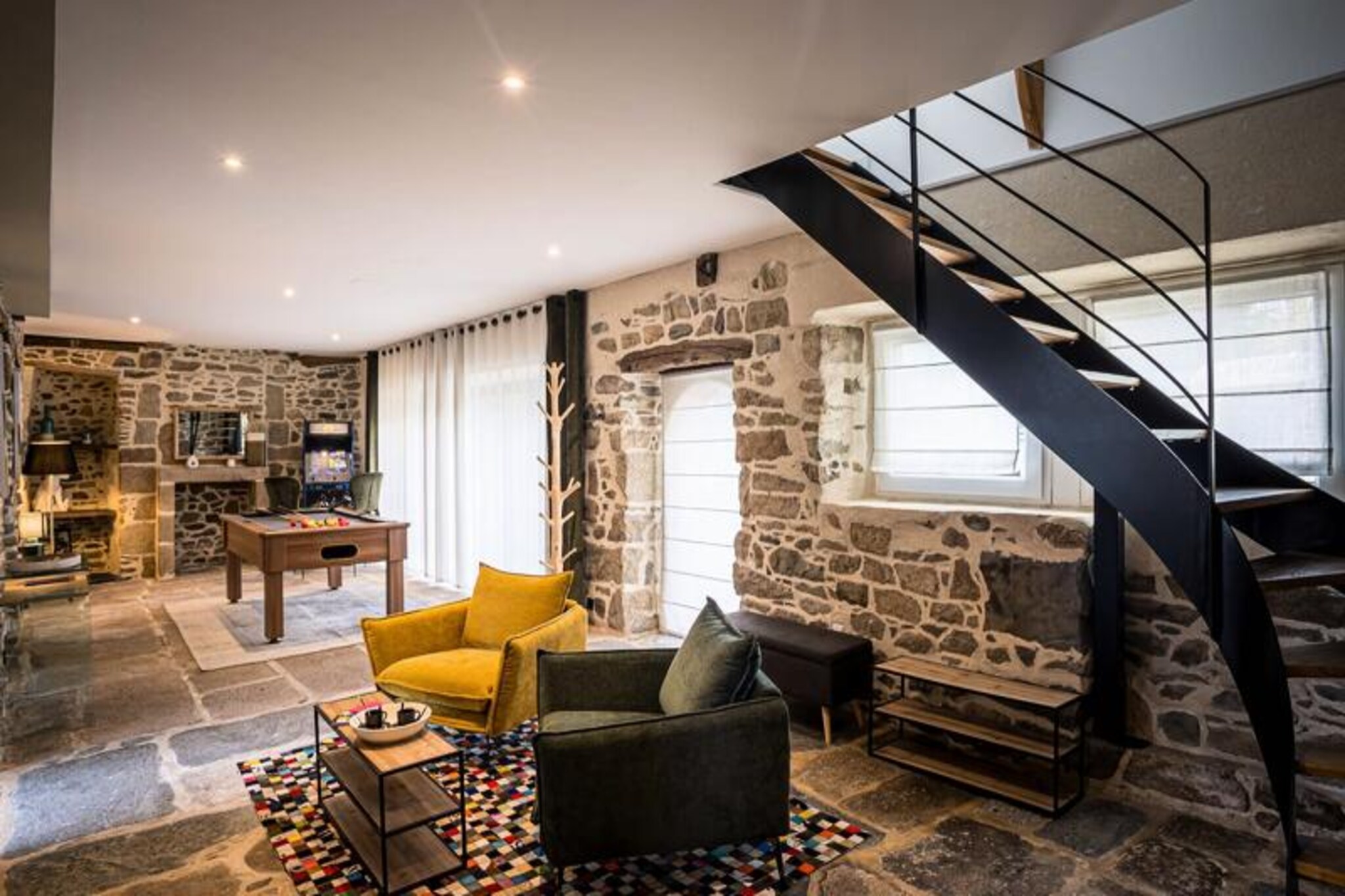 PERROS GUIREC - Marina. Rental of an exceptional villa in Brittany for 14 people, mix of old and modern, completely renovated (2022), with indoor swimming pool and spa. A property that ticks all the criteria for a great vacation!

Quality materials were used during the renovation, giving it a warm and healthy atmosphere. With its 280 m2, this villa with refined and contemporary decoration will offer you space and brightness.

PERROS GUIREC - Port de Plaisance rental of an exceptional villa in Brittany for 14 people. 

Mixture of old and modern, completely renovated (2022), with indoor swimming pool and spa. A property that ticks all the criteria for a great vacation!

Quality materials were used during the renovation, giving it a warm and healthy atmosphere. With its 280 m2, this villa with refined and contemporary decoration will offer you space and brightness.


The open and comfortable living rooms are highly equipped. The kitchen with its central island/dining area and the living room open onto an enclosed courtyard which promises idleness and relaxation out of sight. 

Its unique location, a stone's throw from the marina, will allow you to discover on foot the beaches, the town center of Perros Guirec and its Friday market, as well as the picturesque landscapes of the Pink Granite Coast. 
After a beautiful hike, recharge your batteries in its indoor swimming pool area heated all year round and its spa enjoying a sea view. 

---- DETAILS OF ROOMS, BEDS and BATHROOMS ----

- bedroom n°1: 1 160 cm bed with private bathroom (ground floor)
- bedroom n°2: 2 80 cm beds with private bathroom (floor)
- bedroom n°3: 2 80 cm beds with private bathroom (floor)
- bedroom n°4: 1 double bed 200 with its private bathroom (floor)
- bedroom n°5: trundle bed offering 2 single beds and 2 bunk beds with an adjoining bathroom (floor)
- bedroom n°6: 1 160 cm bed with private bathroom (floor)

- numerous toilets

---- LEISURE EQUIPMENT ----

- private indoor swimming pool heated to 28 degrees open all year round
- arcade games, dart games, American billiards
- Home cinema set: Video projector with B260 H146 built-in screen + 5.1 Cabasse audio system, Blue Ray player. Panasonic 65" flat screen TV. Xbox S series game console. Marshall Bluetooth speaker
- a spa on the upstairs terrace with a lovely sea view. 
- Weber barbecue, garden furniture.
- Parking: 4 spaces available on the property.
- electric vehicle: you will have 2 terminals on the property. 2 public terminals are available in the port parking lot. 

---- NEARBY ----

- The Perros Guirec market 5 minutes' walk away on Fridays
- the Perros Guirec sailing school (trastraou beach) 5 minutes by car. Remember to book.
- Shops present at the marina: Bakery, creperie, supermarket, pharmacy, café, restaurants, etc. 
- on Trestraou beach you will find: restaurants, casino, ice cream parlors, ...
- The Saint Sanson golf course is about 10 minutes by car.
- Several starred restaurants nearby. 

---- NOTE ----

- A deposit of €2,500 will be required upon entry to the premises.
- internet connection
- Possibility of renting bicycles.
- Possibility of ordering a shopping list for your arrival.
- pets accepted after validated request.

A private concierge service is also at your disposal during your stay. Delivery of meals, bicycles and shopping before your arrival upon reservation. Massages at home, theme evenings (e.g. pancake evenings or birthday evenings), suggestions and reservations for activities are also possible
