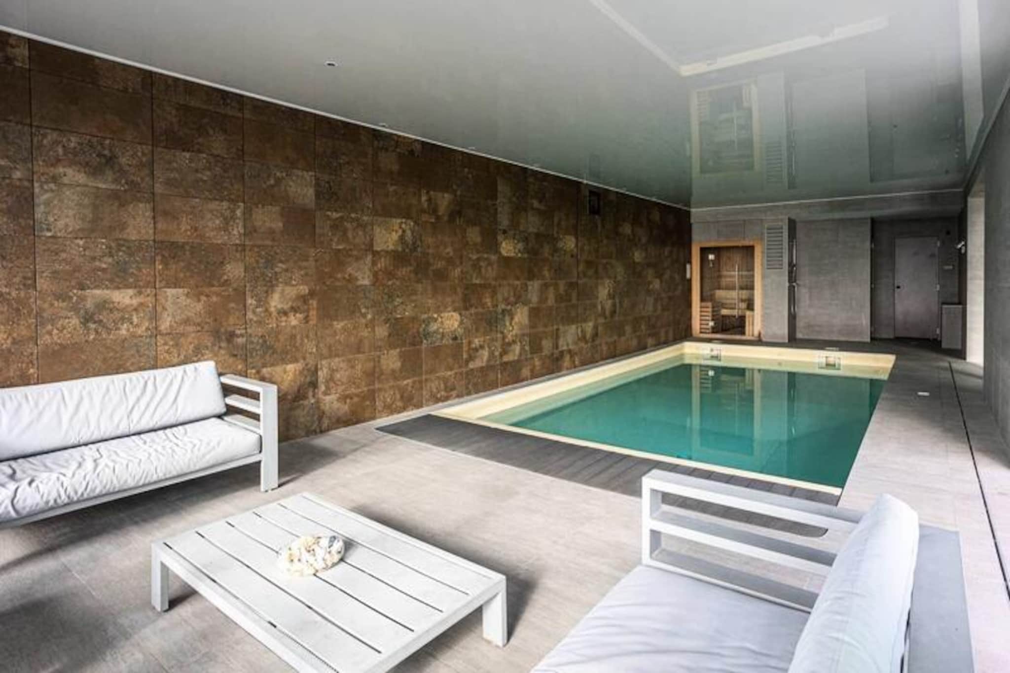 Welcome to this magnificent villa located just 3 km from Trégastel. This luxurious villa offers breathtaking sea views, with a private sea-facing spa to relax while admiring the scenery. Also enjoy a relaxation area including a swimming pool (8x4), a lounge and a sauna, all offering a spectacular view of the sea.

The villa has 4 suites with private shower room and toilet, as well as a children's bedroom with 2 bunk beds, 5 shower rooms, 6 toilets. The decoration is tasteful and the villa is very well equipped for a most comfortable stay.

Also enjoy the terrace with its barbecue, ideal for friendly moments with friends or family.

The villa is ideal for fishing and hiking enthusiasts, offering a natural and preserved setting for a rejuvenating vacation.

Don't miss the opportunity to spend an unforgettable vacation in this exceptional seaside villa, perfect for a stay with family or friends. Book your stay in Trégastel now!
