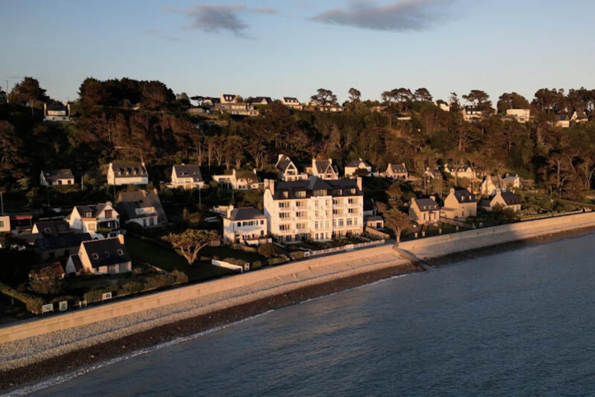 Welcome to “Rouzic”, our magnificent 4-room apartment located in the Center Philippe-Joppé, designed by the famous architectural firm Wilmotte & Associés. With direct access to Tresmeur beach and breathtaking sea views, our accommodation is the ideal place for an unforgettable seaside holiday.


“Rouzic” offers you an exceptional living environment with its magnificent outdoor spaces and comfortable interior. Relax on the sunny terrace of 53 m2, or enjoy moments of conviviality on the balcony of 20 m2 offering a breathtaking view of the sea. Inside, the bright living room of 58 m2 is the ideal place to get together with family or friends after a day of exploring. The 3 bedrooms, including a master suite with dressing room and private bathroom, guarantee optimal comfort, accompanied by an additional bathroom and a separate toilet for greater practicality. 

You will also have access to an indoor swimming pool heated all year round (15mx4m), allowing you to relax whatever the weather.

A parking space is available to you, with an electric vehicle terminal available. The residence is secure with the presence of a guard on site, ensuring your peace of mind. In addition, an elevator is available to make your travel easier.

Please note that the new Philippe-Joppé Center will officially open on July 13, 2024. The photos provided are not contractual, some are 3D visuals, others were taken during the shooting of the model apartment in February 2024 which presents a atmosphere and furniture similar in every way to those of the "Rouzic" apartment.

We look forward to welcoming you to “Rouzic” for an unforgettable holiday by the sea in Brittany. Book now to live a unique experience in our little corner of paradise.
