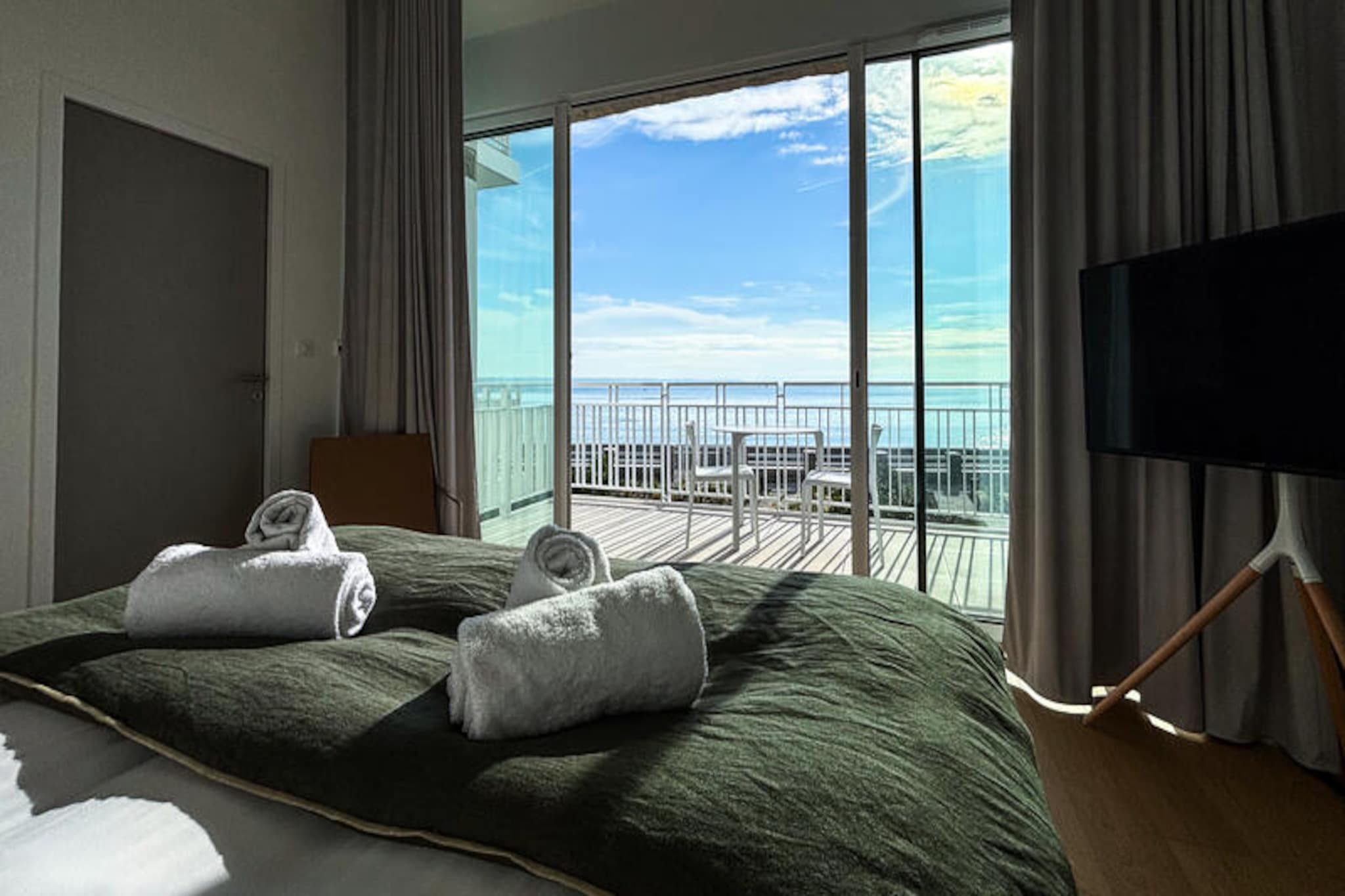 Le castel T2 Â· T2 Luxury Apartment with Sea View a