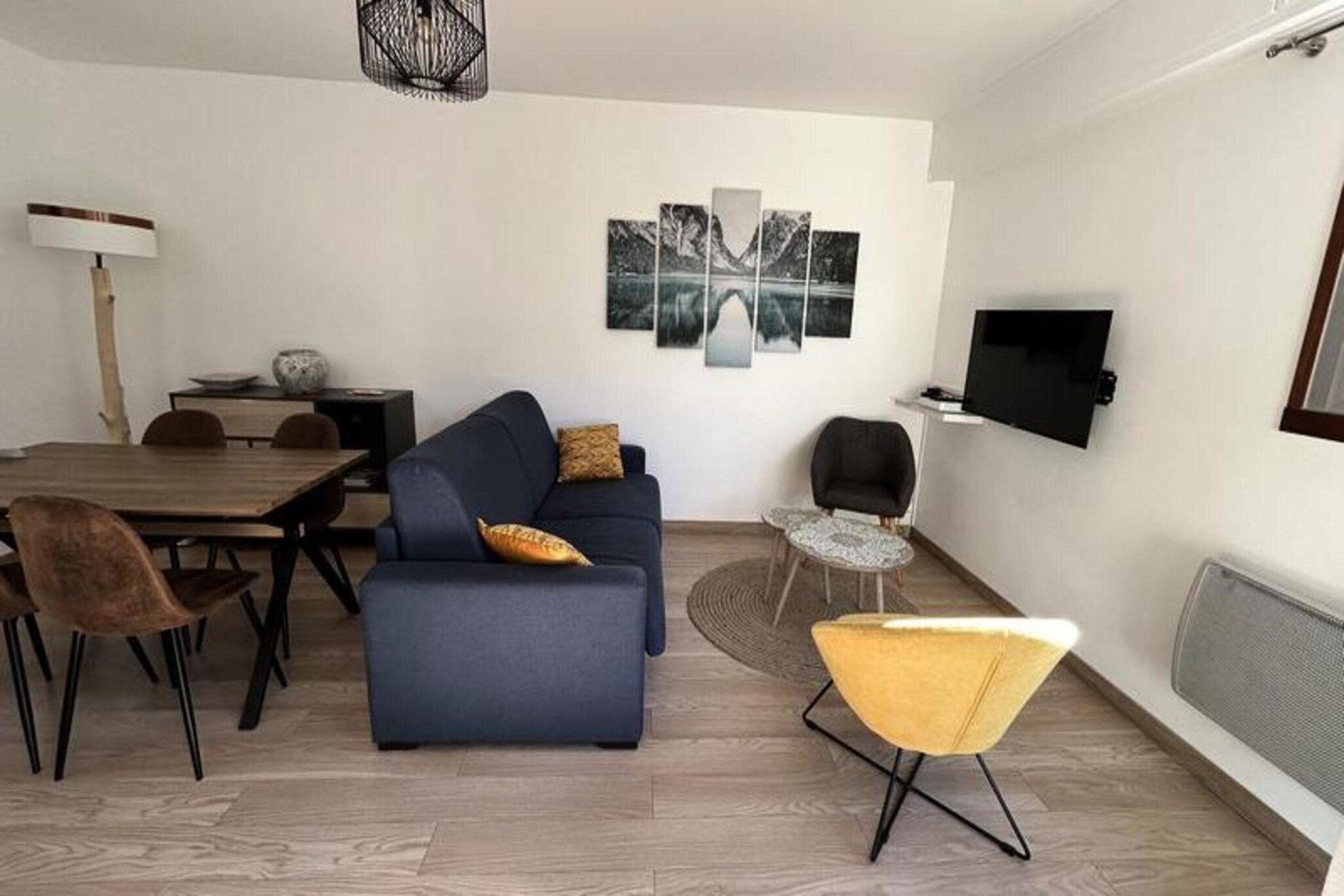2 Rooms for 4 People
