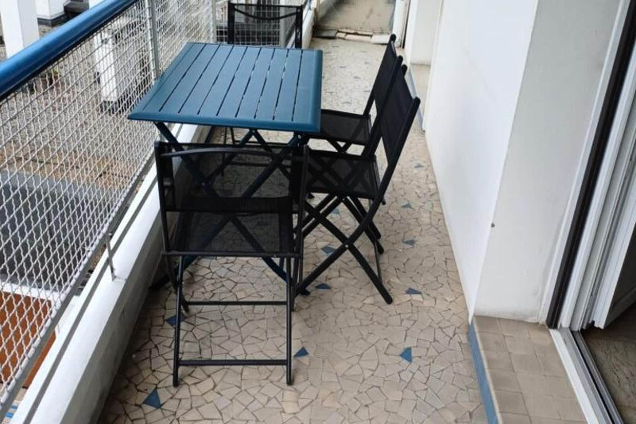 Residence le SAVOY, at 5 Avenue Victoria in Aix les Bains
Building in good condition, in the heart of the city center
It is located 400 m from the Casino, 400 m from the train station, 800 m from Chevalley, 2500 m from the LAKE and 20 km from Mont REVARD (H6 on the map)
It consists of 7 floors with elevator. For access to the main door there is a staircase (5 steps). The opening is secured with vigik and intercom.
In the heart of the city center, you will find nearby everything you need for a pleasant and convenient stay. Very close to the Grand Cercle Casino, you can then visit this architectural gem.
Spacious 3-room apartment
On the 7th floor with elevator, in comfort range,
Classification in furnished tourist accommodation in 2* 4 people.
Surface area 76 m² facing South/West with large balcony.
Main room (marble floor) with large balcony: 1 corner sofa, 1 coffee table, 1 TV unit, 1 large flat screen, 1 table, 4 chairs, 1 shelf.
Kitchen open to main room: 1 fridge/freezer, 4 electric hotplates, extractor hood, microwave, electric oven, washing machine, electric coffee maker, kettle, toaster, crockery, cookware.
Bedroom (laminated parquet floor) North: 1 160cm bedding, 2 bedside tables, 2 lamps, 1 integrated wardrobe/shelves.
Bedroom (marble floor) North: 2 90cm beds, 1 bedside table, 1 lamp, 1 club armchair, 1 wall-mounted television, 1 wardrobe/shelves.
Bathroom (PVC floor): 1 shower cubicle, sink, electric towel dryer, storage unit, WC.
Rented with private parking no. 9 in Basement, located at 17 Rue du Temple.
MISCELLANEOUS: Intercom, collective heating, smoke detector, electric roller shutters in main room, 2 balcony sun blinds, Small animals tolerated.
“Orange Box” Internet access – Fiber in the Residence
Additional services at extra cost: end-of-stay cleaning, bed linen, bathroom linen, pets, baby bed (subject to availability on request).
Deposit (in euros) - 1000
Heating - 1