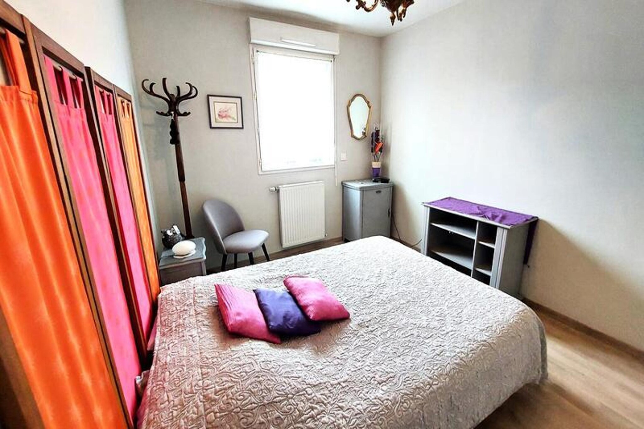 At 310, Rue Raymond Castel in Aix les Bains

Recent residence of good standing 2 minutes walk from the lakeside and the nautical center, the "Les Toiles du Lac" cinema, and the Poker Ball gaming center, its location is ideal for family vacations.
It is located 2.5 km from the city center, 3.8 km from the Chevalley thermal baths, 2.6 km from the train station and 20 km from Mont Revard (E9 on the map)
It consists of 2 floors with elevator. The opening is secure with Vigik and intercom. Access to the basement of garages and parking lots is done with a remote control.
Very pretty 3-room apartment, light and bright. 
On the 1st floor with elevator, in prestige range and classified as furnished tourist accommodation 3* 4 people
Surface area of ​​approximately 66 m² facing East and West with furnished balcony

Entrance hall (tiled floor): cupboard/wardrobe
Living room (tiled floor): 1 120cm convertible sofa (1 person in extra bed), 2 armchairs, 1 table, 4 chairs, 1 stereo, 1 flat screen television, 2 poufs, 1 floor lamp
Kitchenette open to living room (tiled floor): 3 hotplates, electric oven, microwave, fridge/freezer, dishwasher, crockery and cookware, toaster, kettle, electric coffee maker.
Bedroom (laminated flooring): 1 140cm bed, 1 chair, 1 wardrobe, 1 coat rack
Bedroom (laminated flooring): 2 single beds, 1 valet, 1 coat rack, 1 wardrobe 
Bathroom (tiled): vanity unit, shower cubicle, 1 storage unit, 1 washing machine
Separate WC (tiled floor): shoe cabinet 

Rented with garage n°G6 located in the basement of the residence (l 2m83, H 2m30, L 7m30)

MISCELLANEOUS: individual gas boiler, smoke detector, 1 column fan
Animals not tolerated
This accommodation is not equipped with Internet access, you can go to different public places.
You can consult the link www.aixlesbains.fr.../Wi-fi-gratuit-de-la-ville 
Additional services at extra cost: end-of-stay cleaning, bed linen, bathroom linen, pets, baby bed (subject to availability on request).
Deposit (in euros) - 1000
Heating - 1

