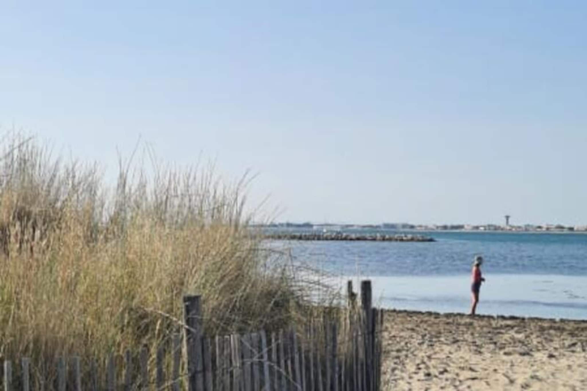 Résidence Marina Lairan Vue Sur L'eau Et Les Bateaux De Port Camargue 2 étoiles F-Image-tags.