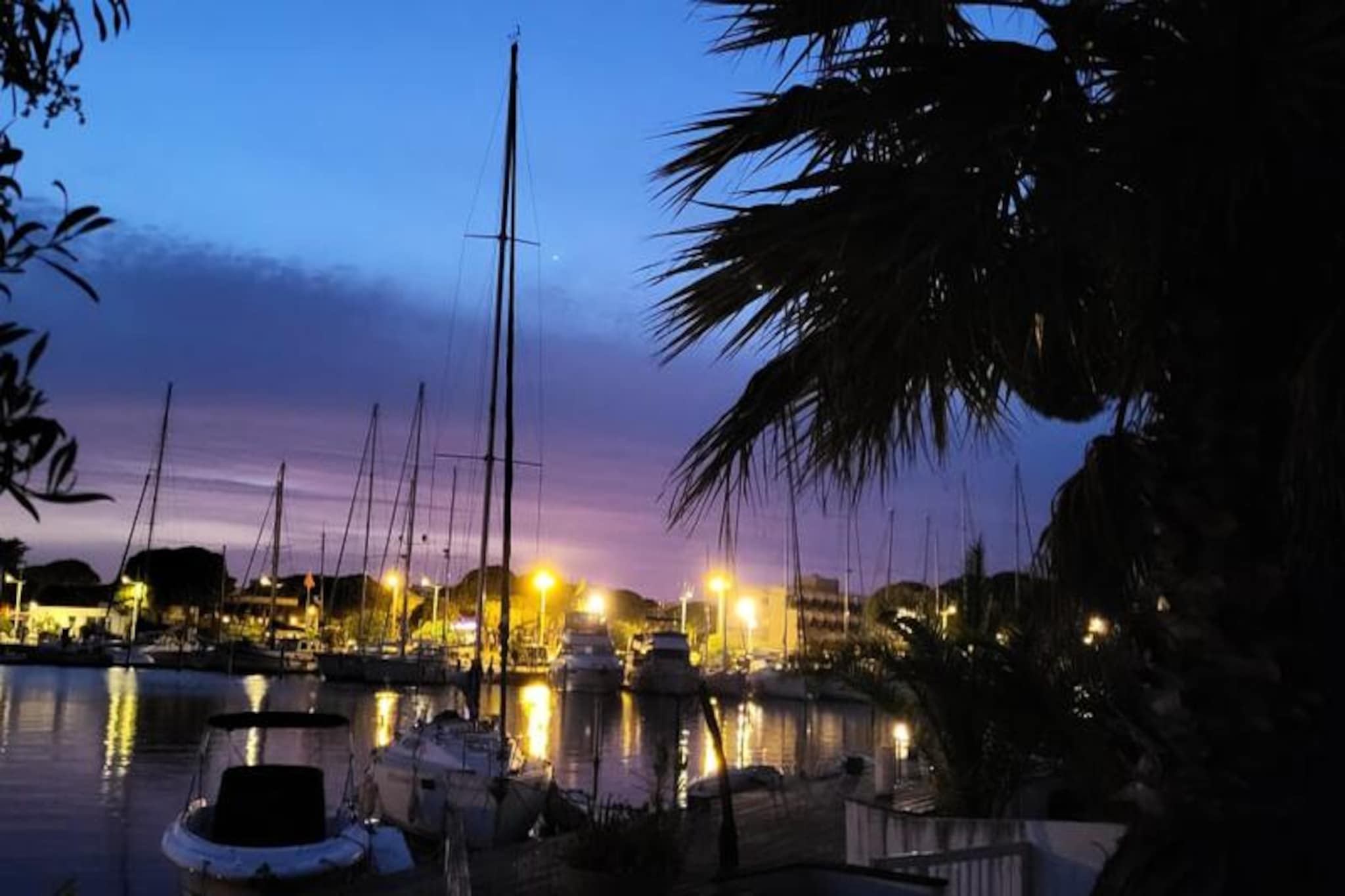 Résidence Marina Lairan Vue Sur L'eau Et Les Bateaux De Port Camargue 2 étoiles F-Image-tags.