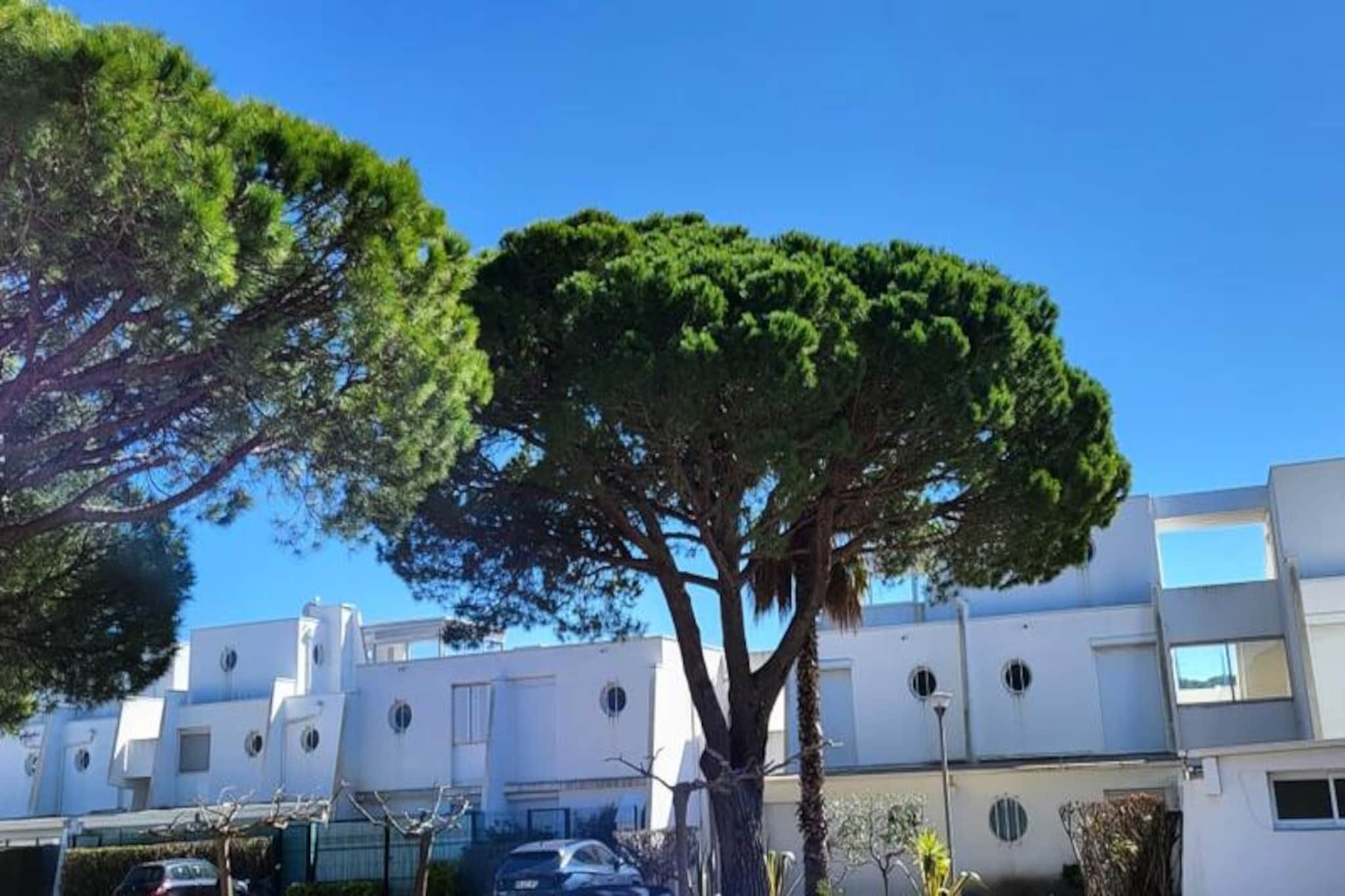 Résidence Marina Lairan Vue Sur L'eau Et Les Bateaux De Port Camargue 2 étoiles F-Image-tags.