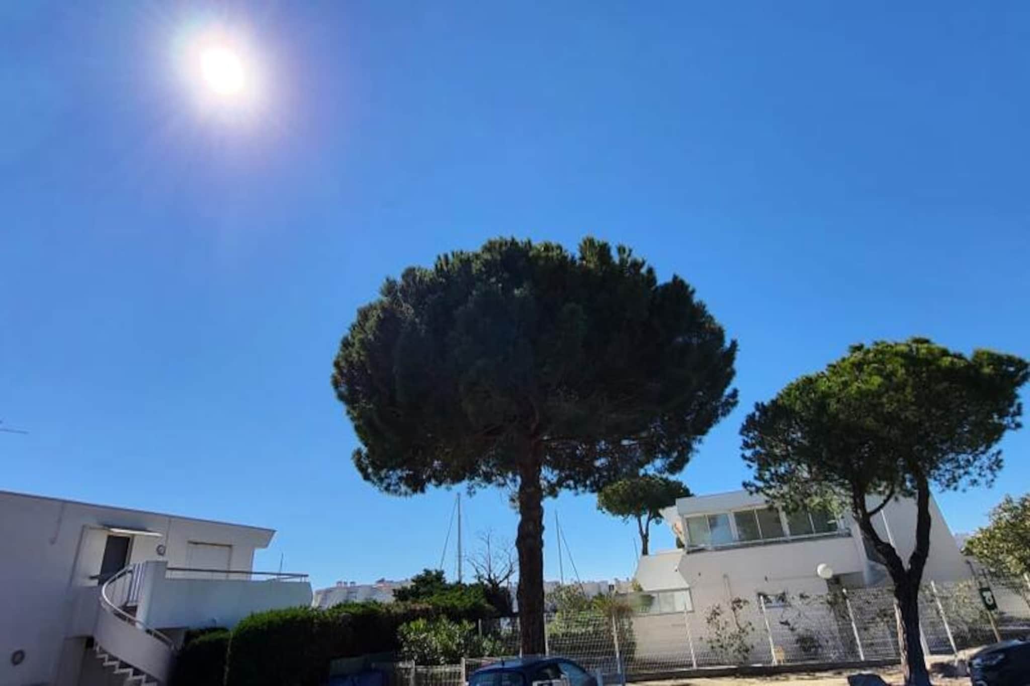 Résidence Marina Lairan Vue Sur L'eau Et Les Bateaux De Port Camargue 2 étoiles F-Image-tags.