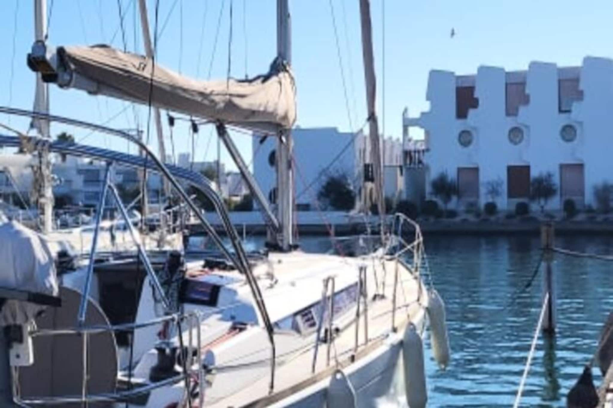 Résidence Marina Lairan Vue Sur L'eau Et Les Bateaux De Port Camargue 2 étoiles F-Image-tags.
