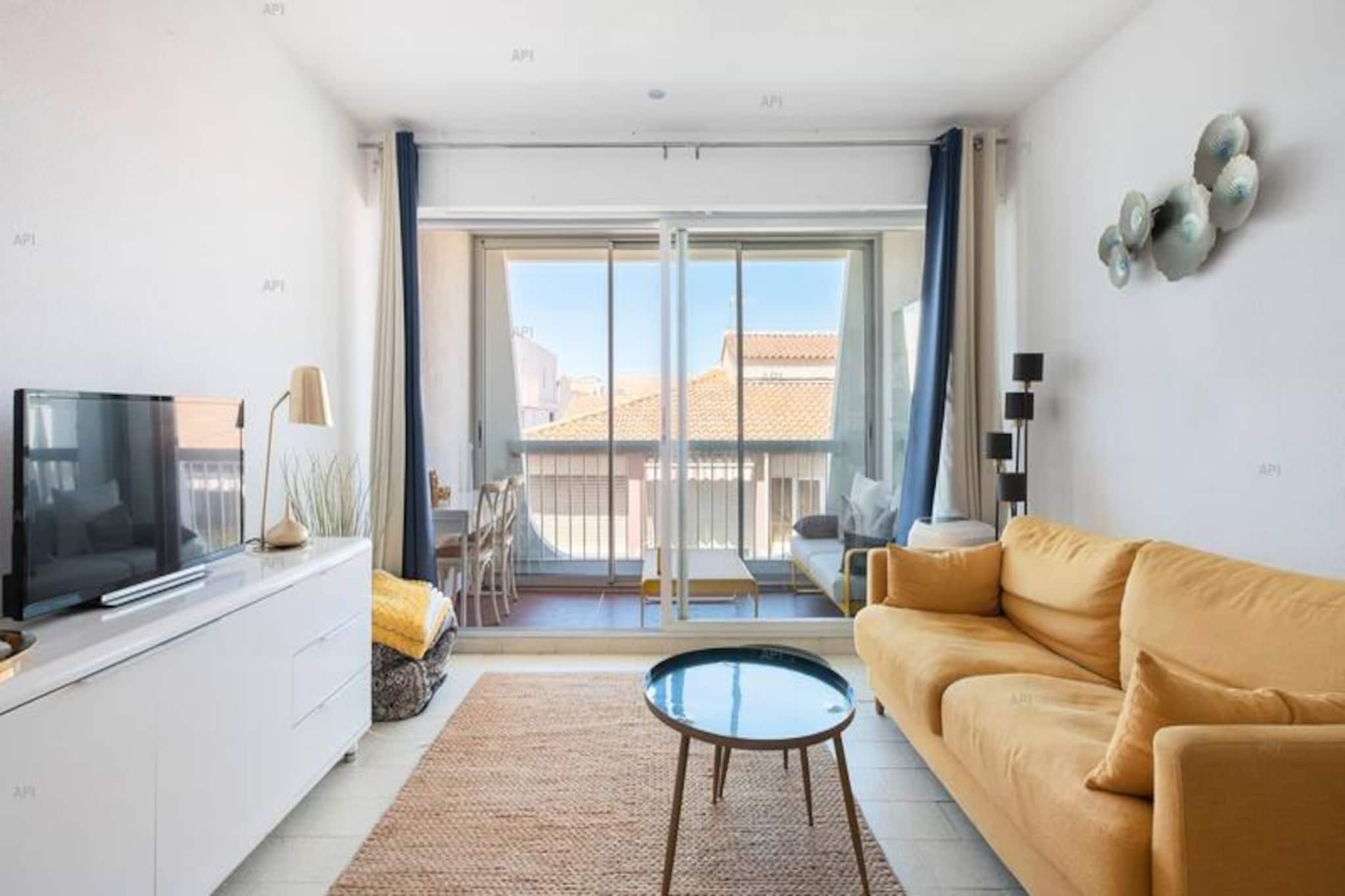 2 Rooms for 4 People