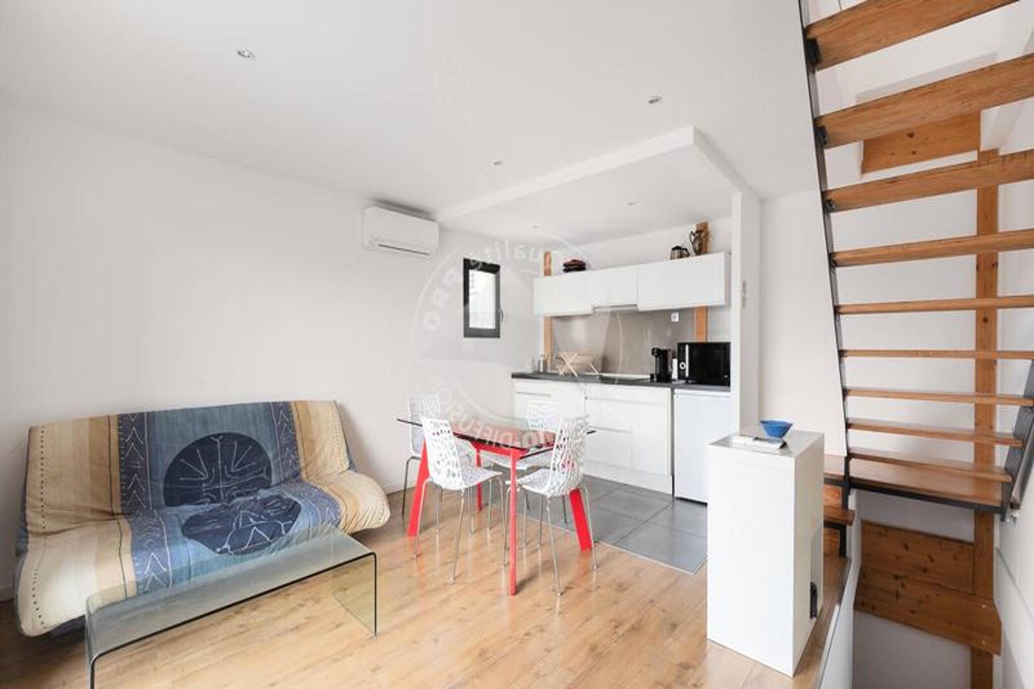2 Rooms for 4 People