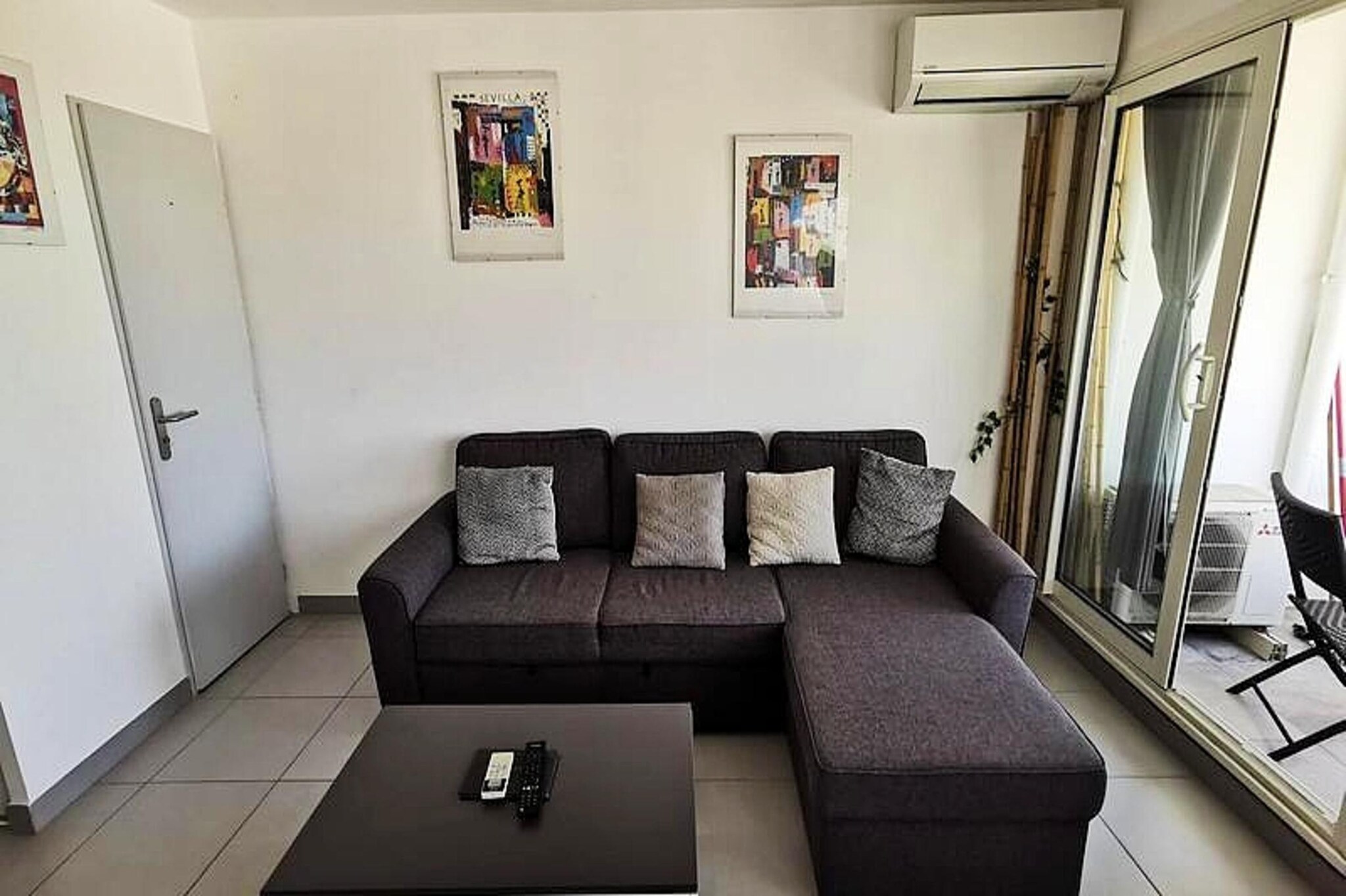 This spacious 36m² studio apartment, located on the 2nd floor of a secure residence with direct beach access, offers comfort and convenience. It features a bright living room with a sea view, a 140 cm double bed, and a convertible sofa to accommodate up to 4 guests. The apartment is equipped with air conditioning, a TV, and a shower room with a toilet. A 4m² loggia offers an amazing sea view, perfect for relaxation. Private, numbered, and secure parking is available, and pets are not allowed.
Ideally situated, the apartment is just 150 meters from the shopping center and 500 meters from the vibrant city center. Guests can explore local cafes, restaurants, and shops, and enjoy the beautiful beach right outside. The area also offers a variety of water activities and tourist attractions to discover during your stay.
The apartment includes a fully equipped kitchen with essential appliances, such as a top fridge, oven, and microwave. The bathroom is fitted with a shower and toilet for added convenience. This well-equipped apartment is perfect for a relaxing and enjoyable stay, whether you're looking to explore the local area or unwind by the beach.