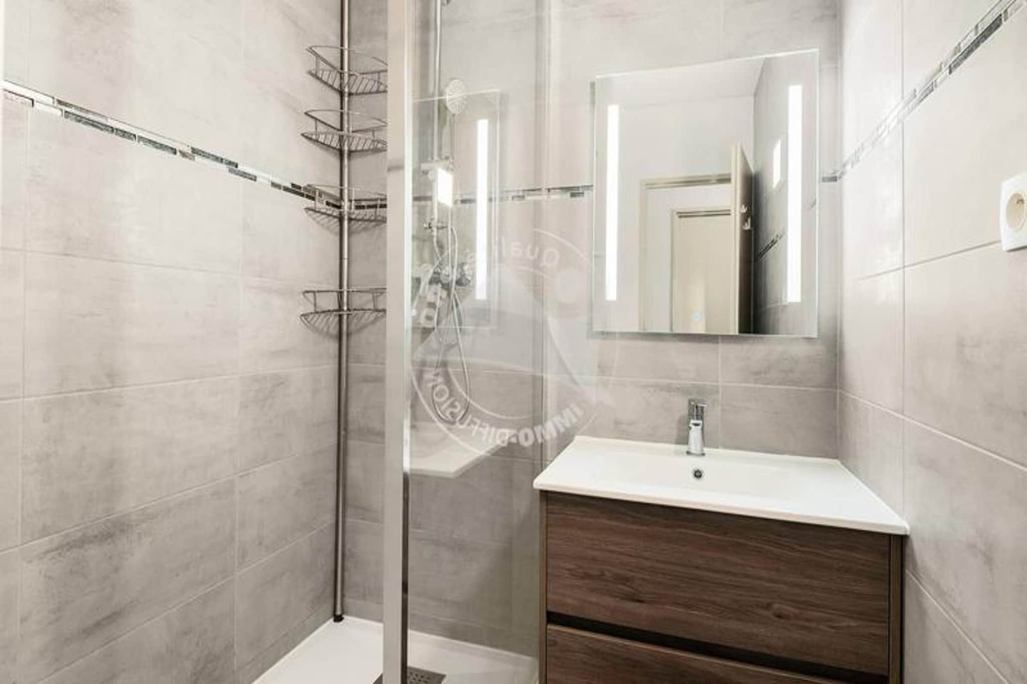 Résidence "le Quai Aux Fleurs"-Badkamer