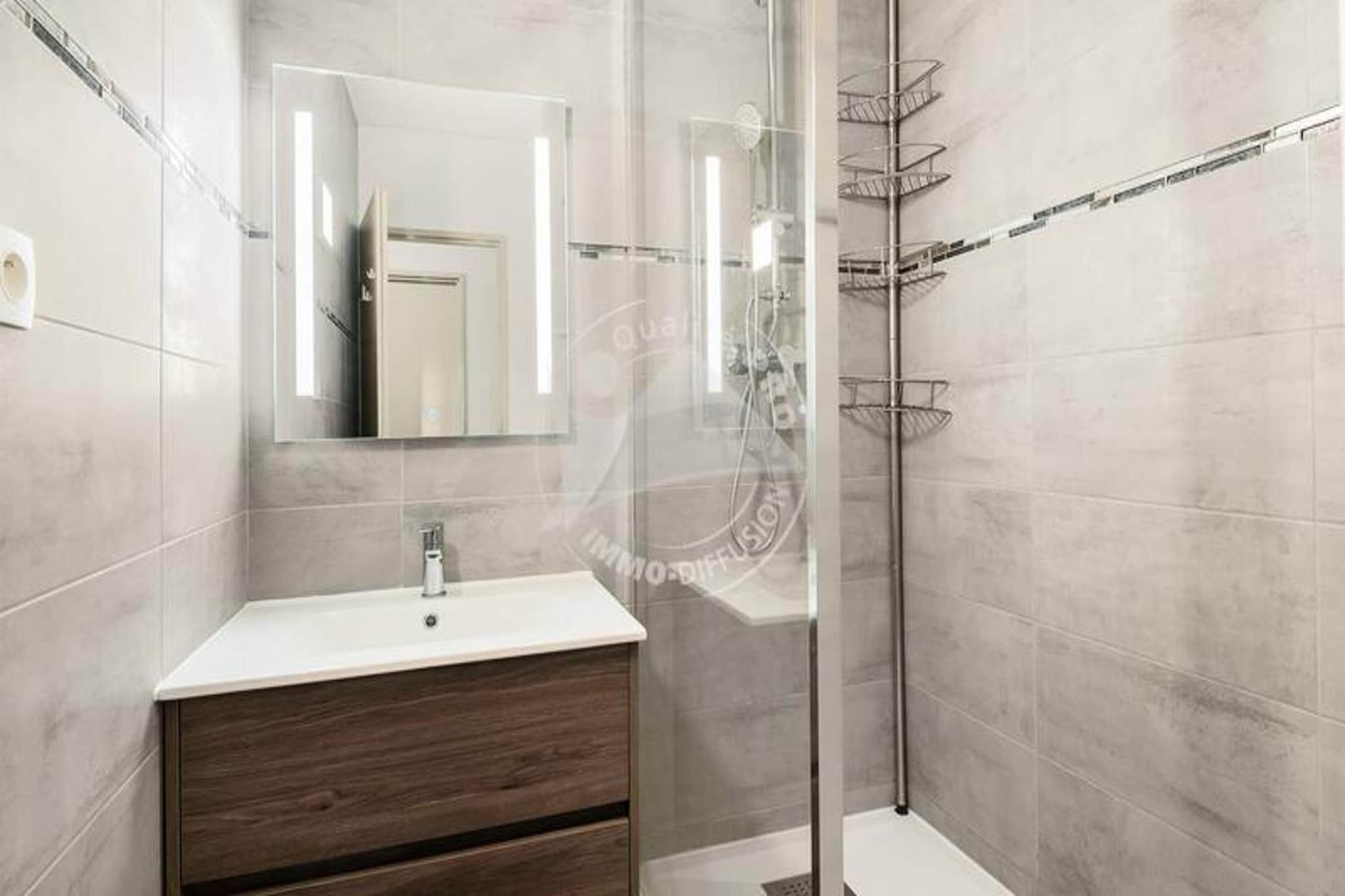 Résidence "le Quai Aux Fleurs"-Badkamer